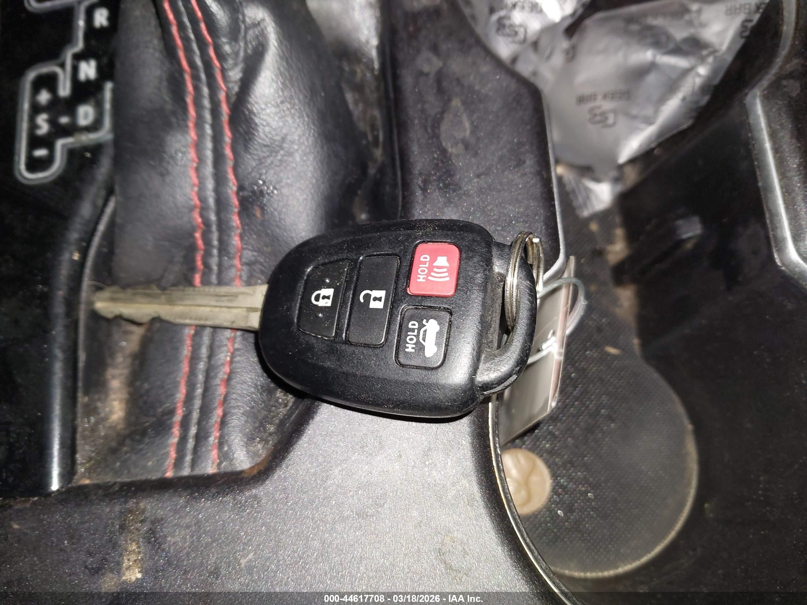 TOYOTA CAMRY image 11