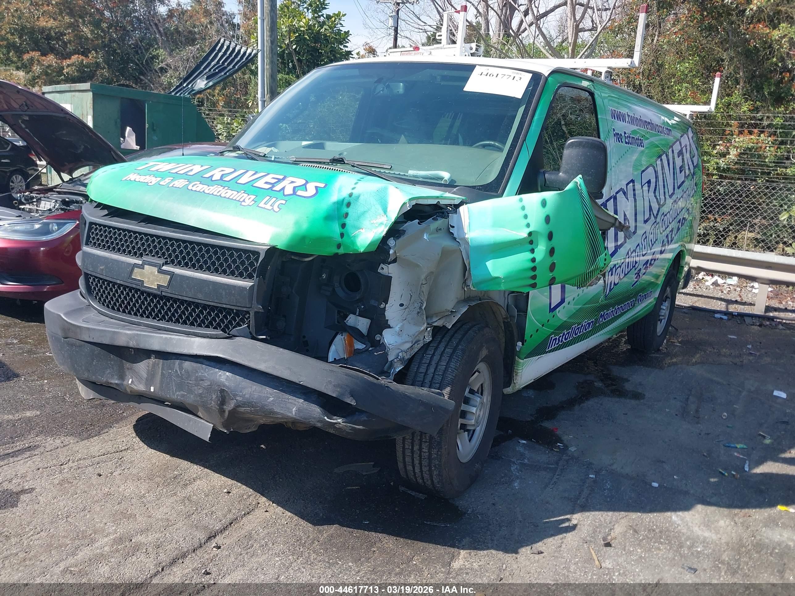 CHEVROLET EXPRESS image 2