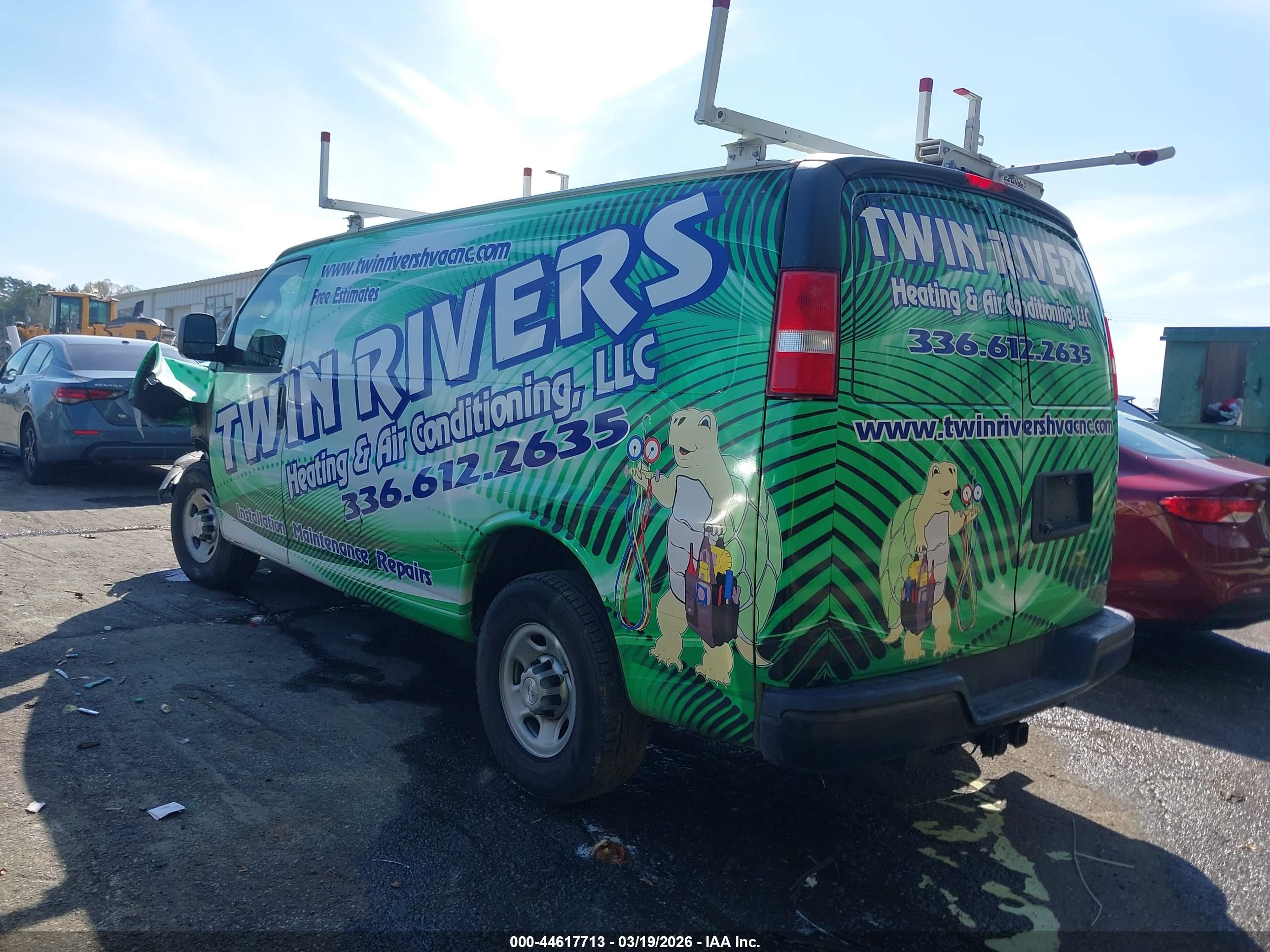 CHEVROLET EXPRESS image 3