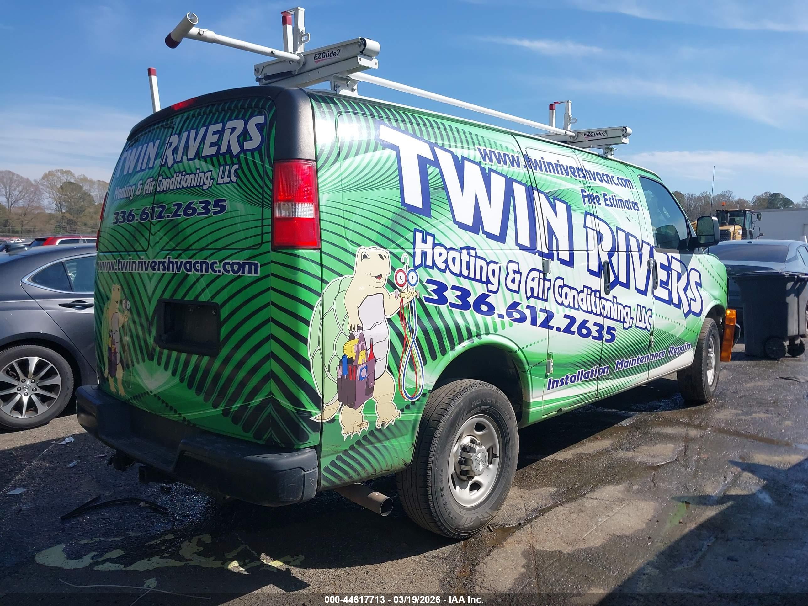 CHEVROLET EXPRESS image 4