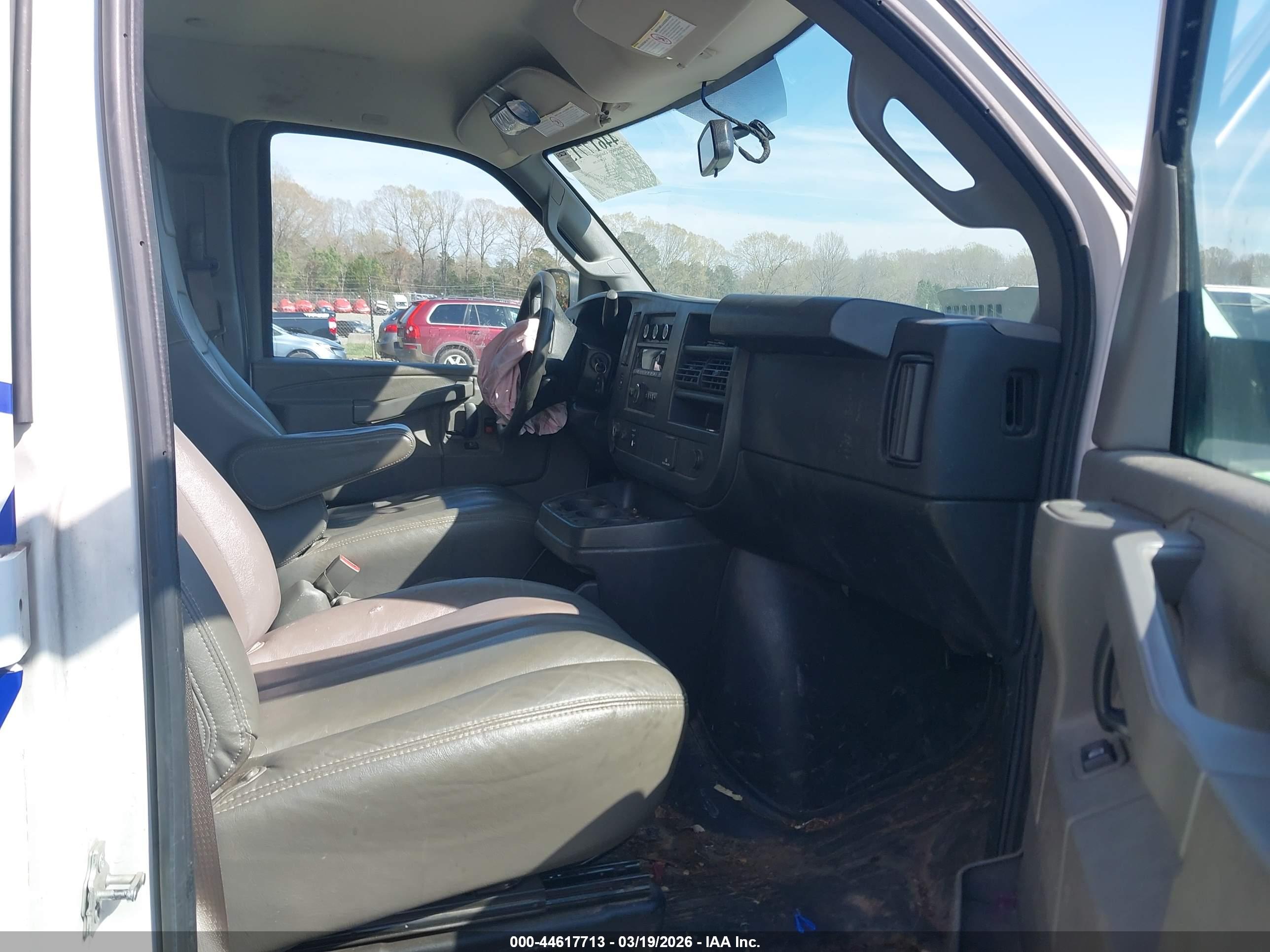 CHEVROLET EXPRESS image 5