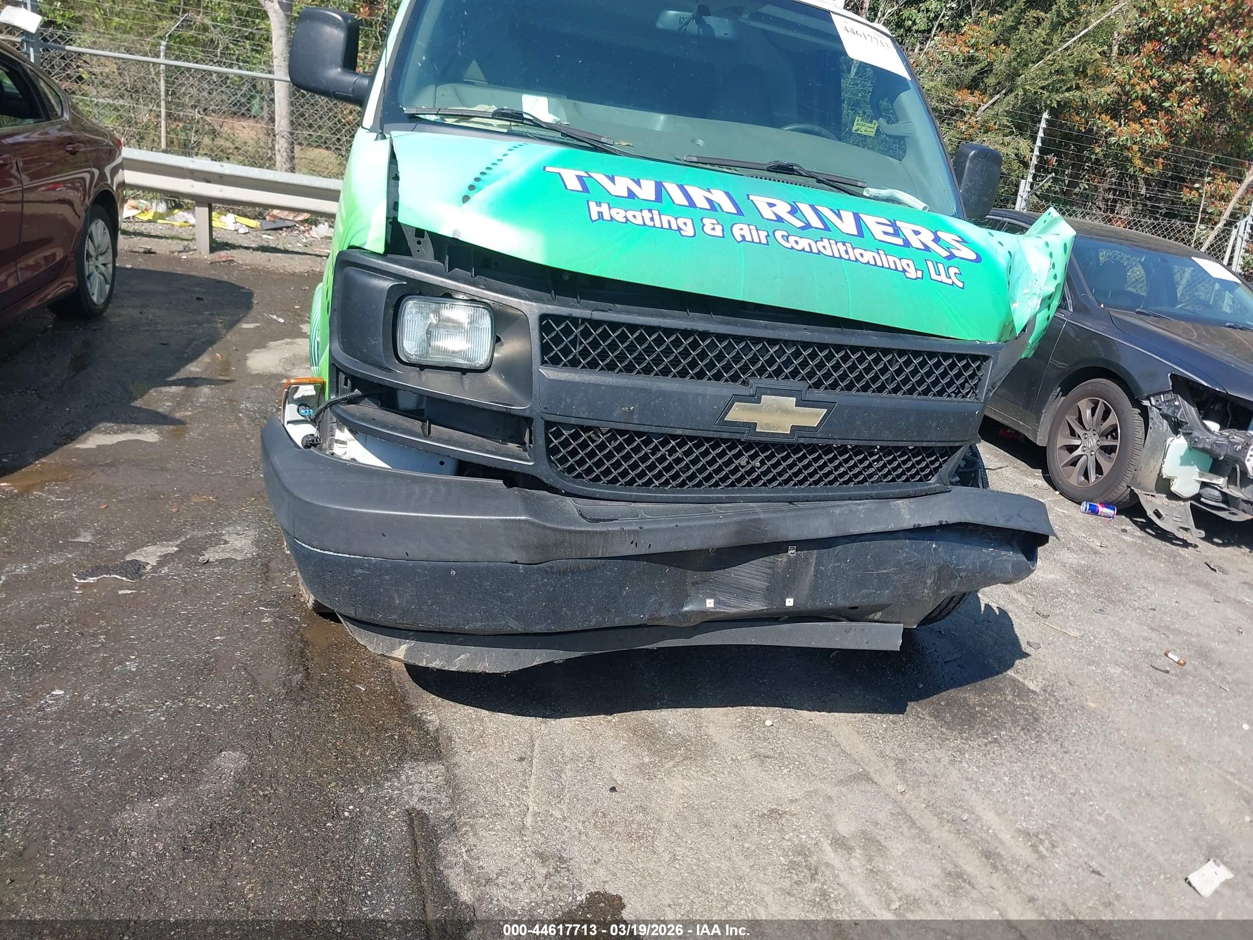 CHEVROLET EXPRESS image 6