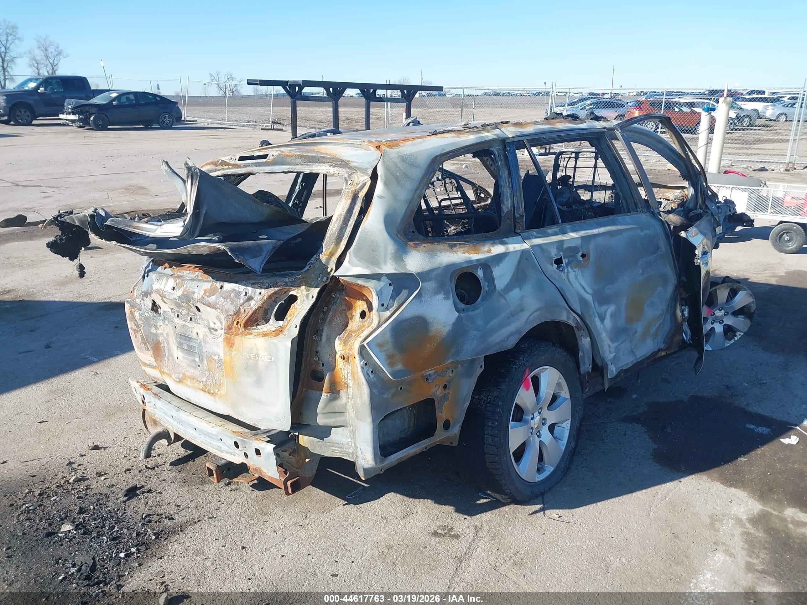 SUBARU OUTBACK image 4