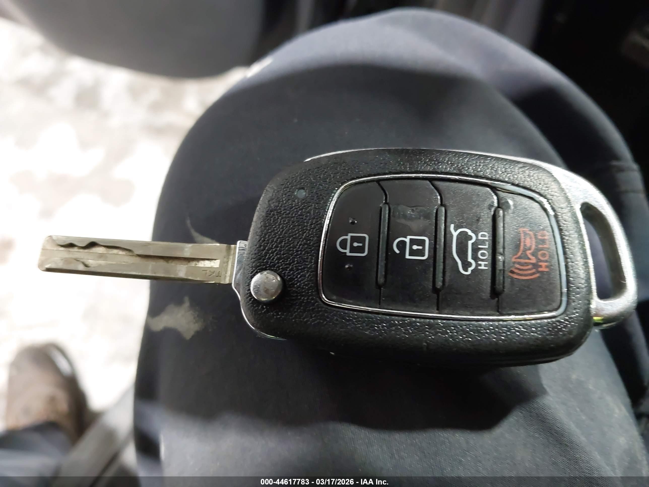HYUNDAI TUCSON image 11