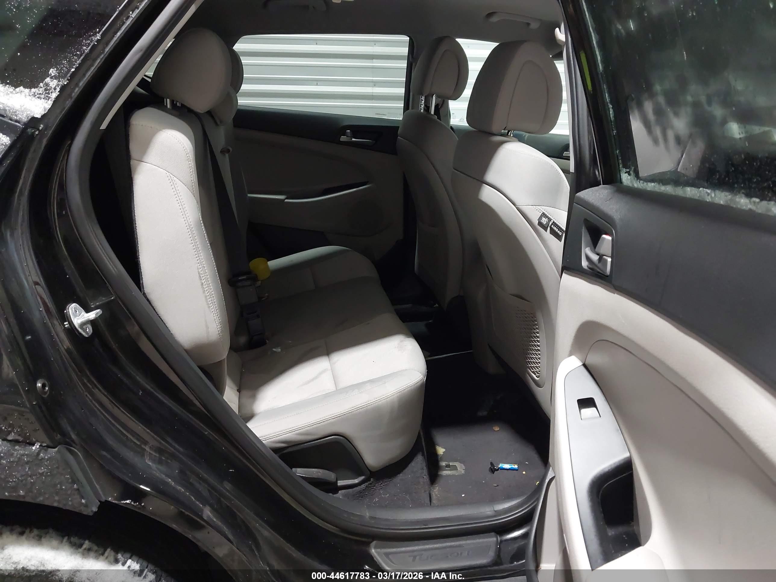 HYUNDAI TUCSON image 8