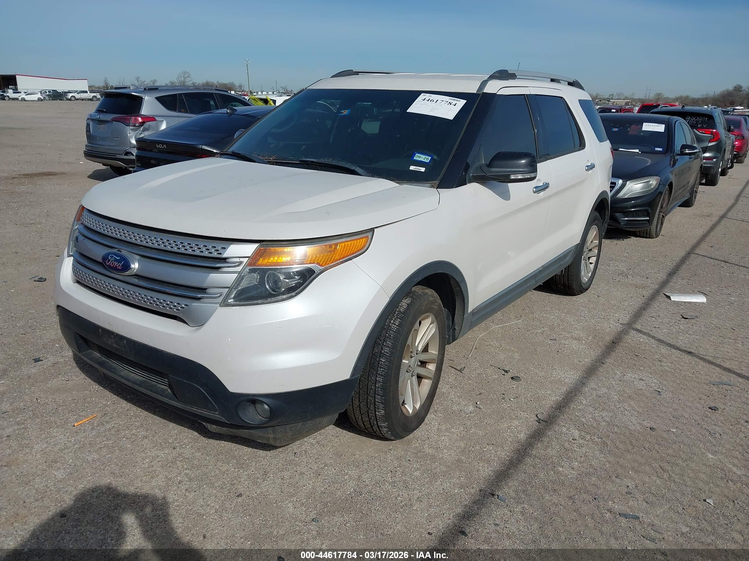 FORD EXPLORER image 2