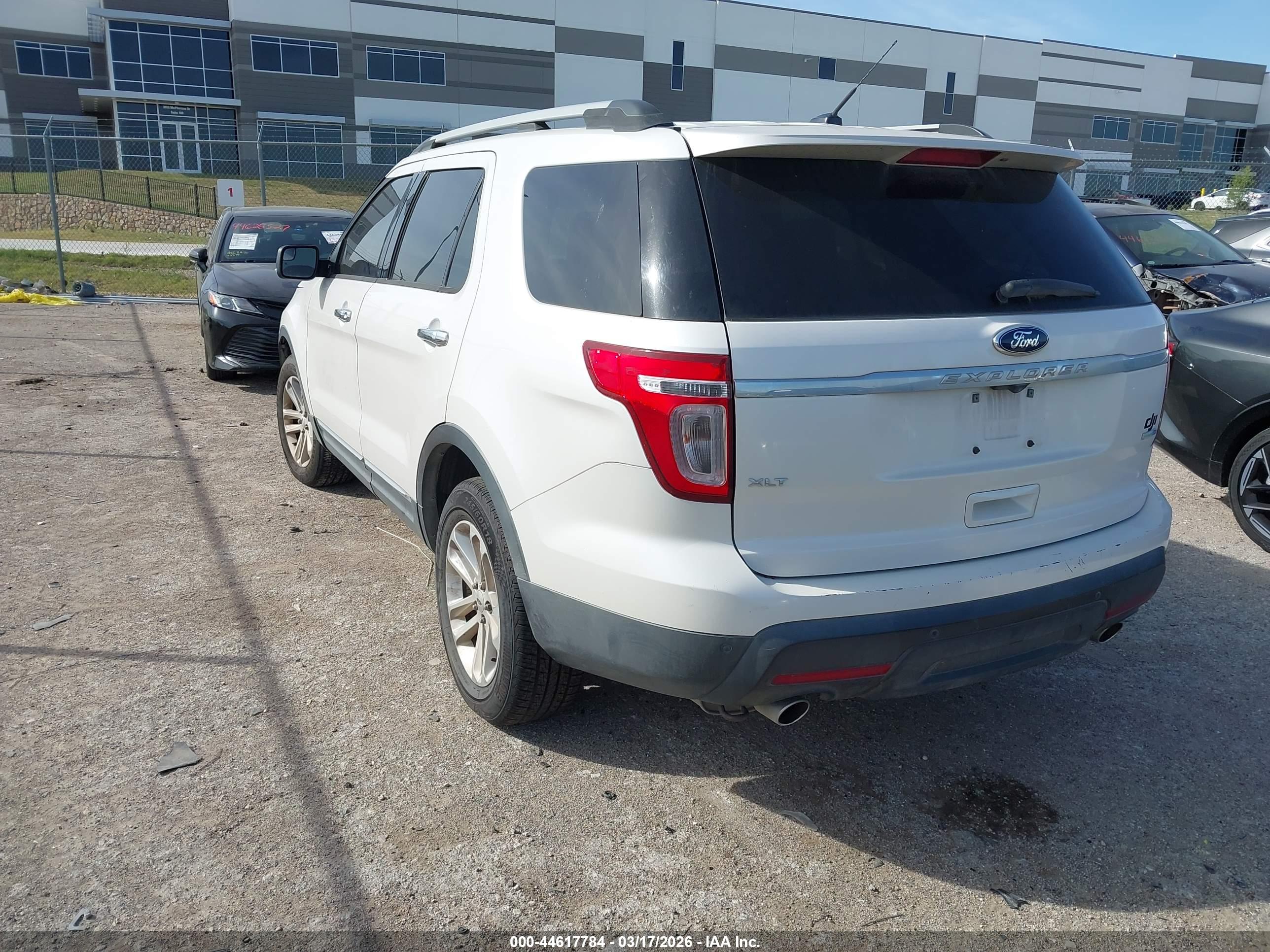 FORD EXPLORER image 3