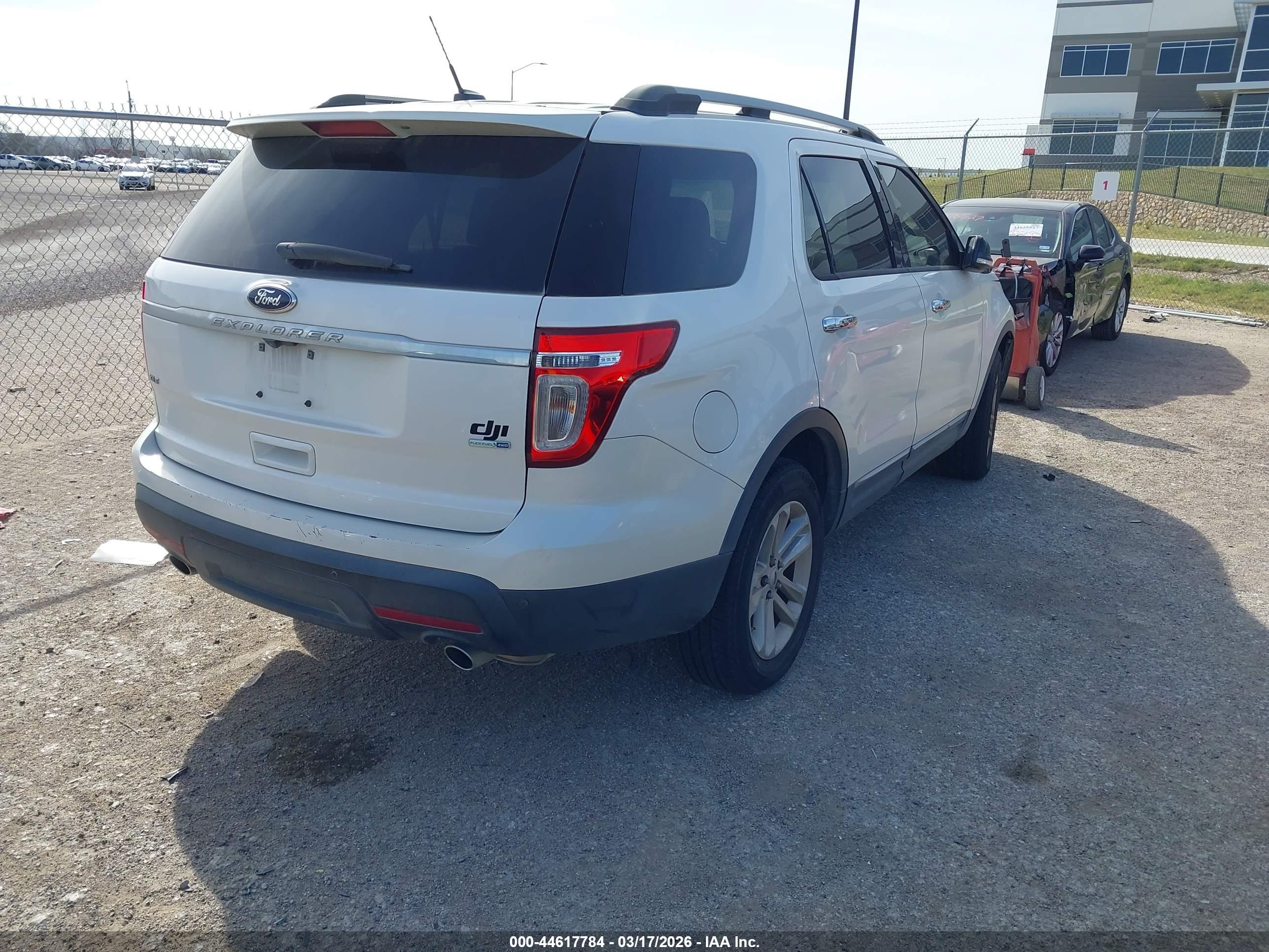 FORD EXPLORER image 4