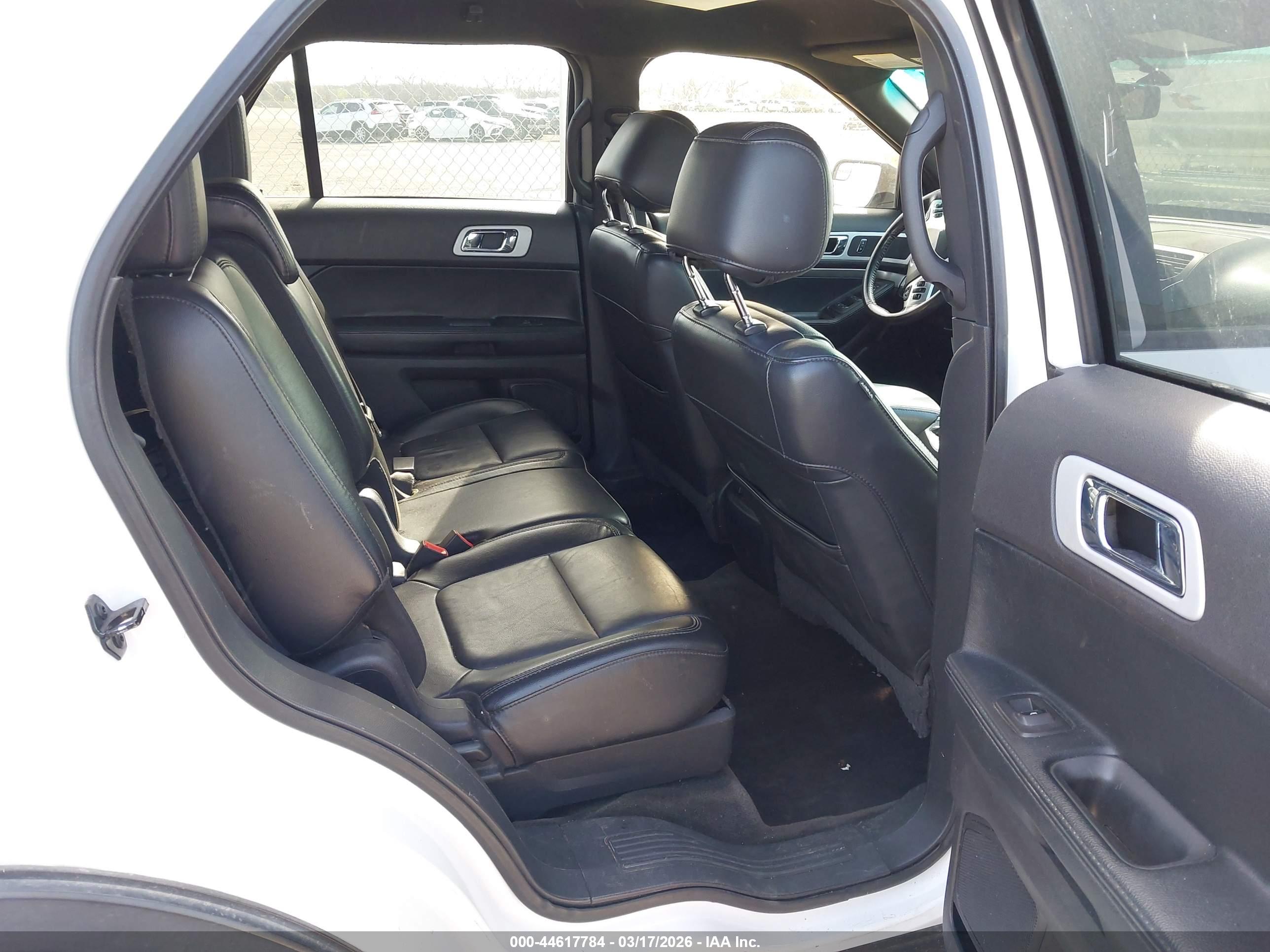 FORD EXPLORER image 8