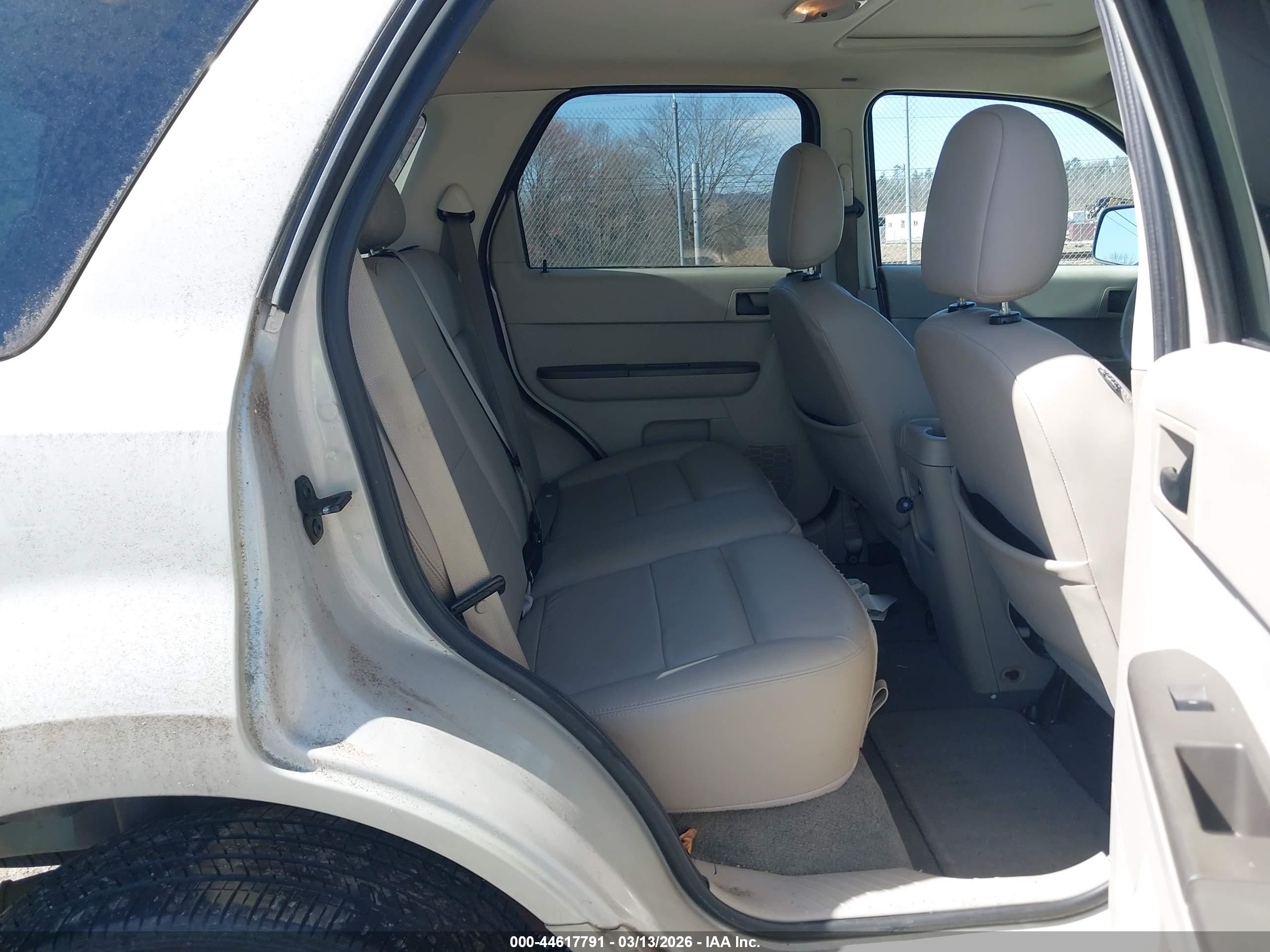 FORD ESCAPE image 8
