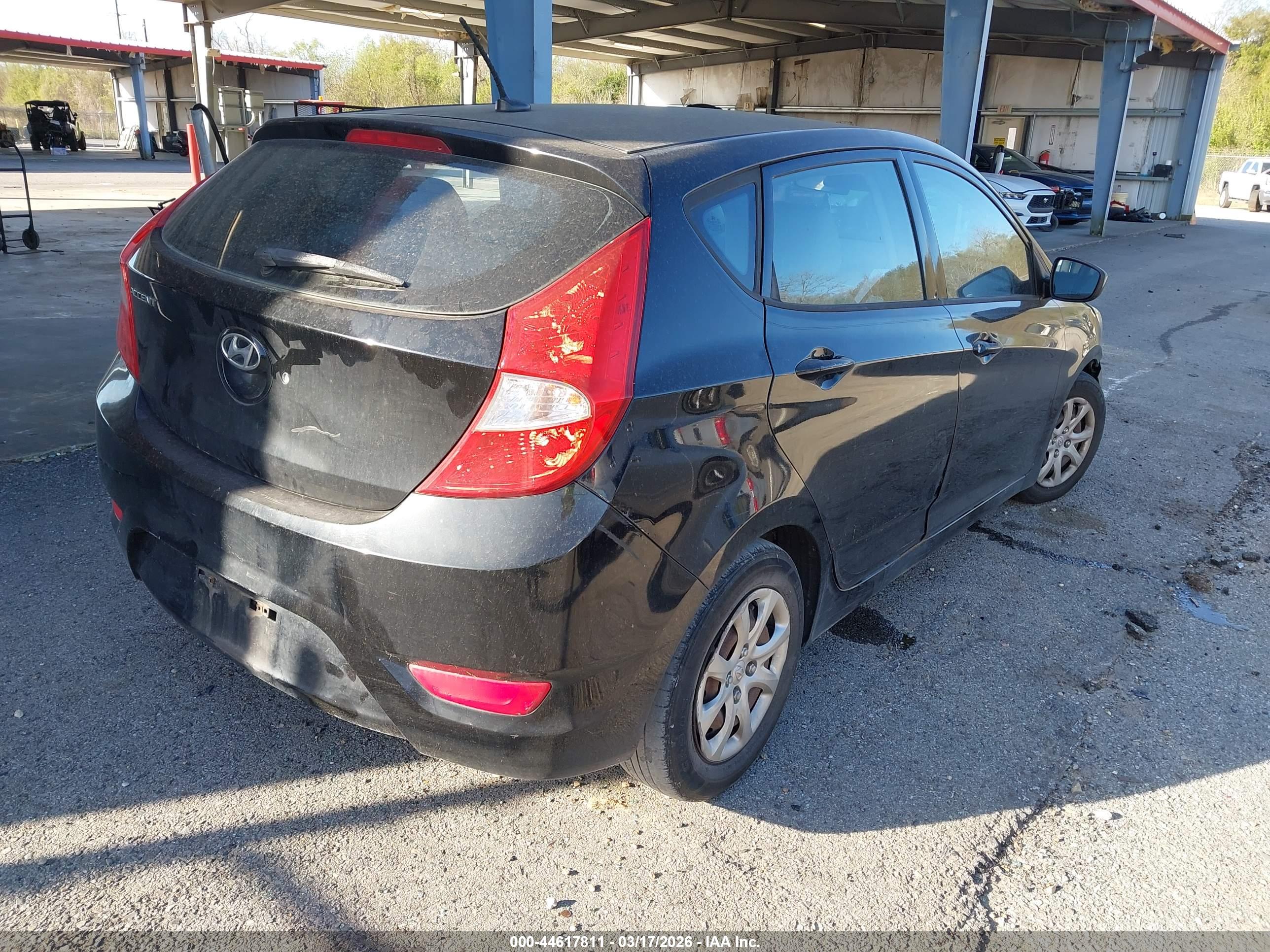 HYUNDAI ACCENT image 4
