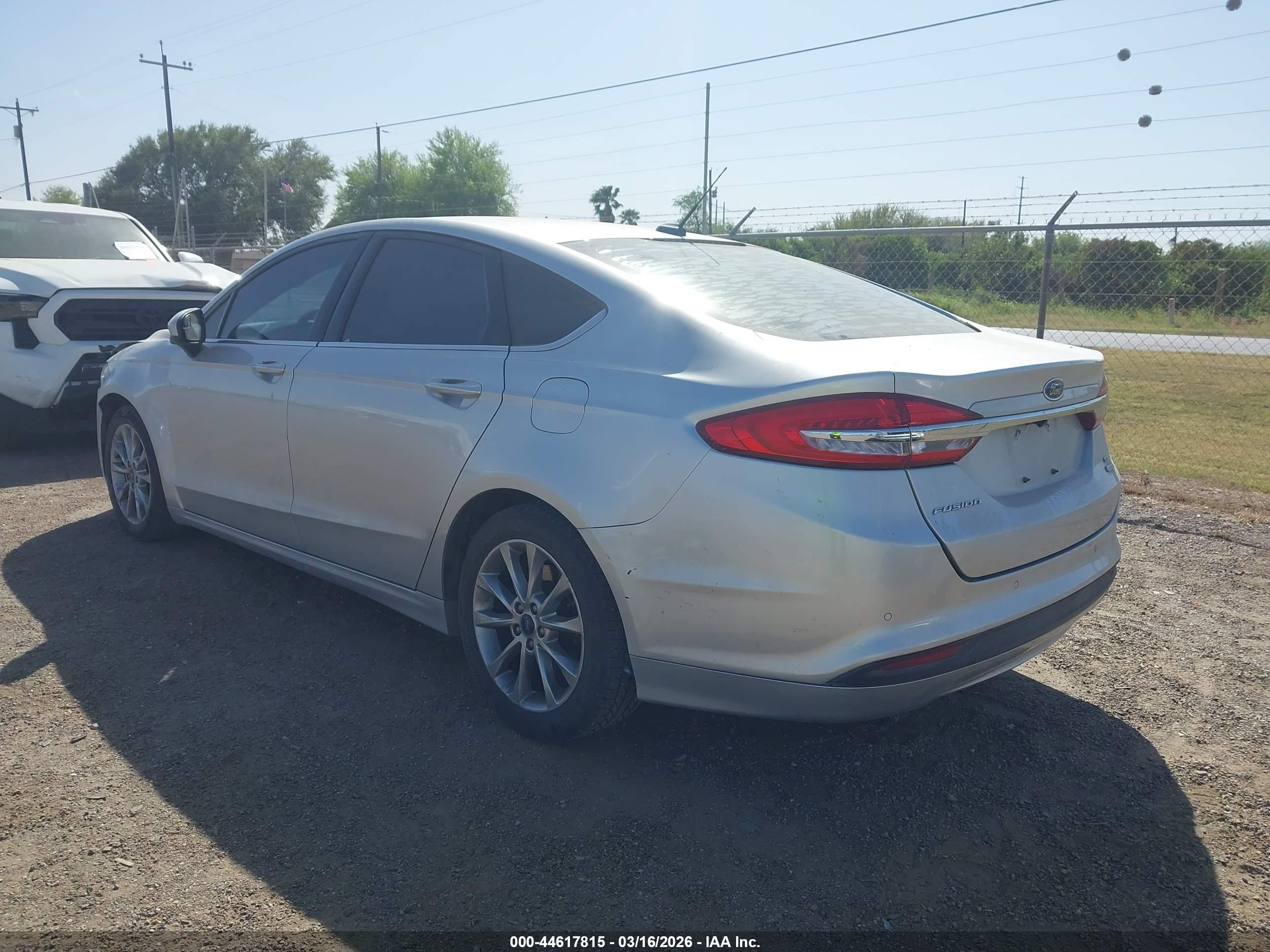 FORD FUSION image 3
