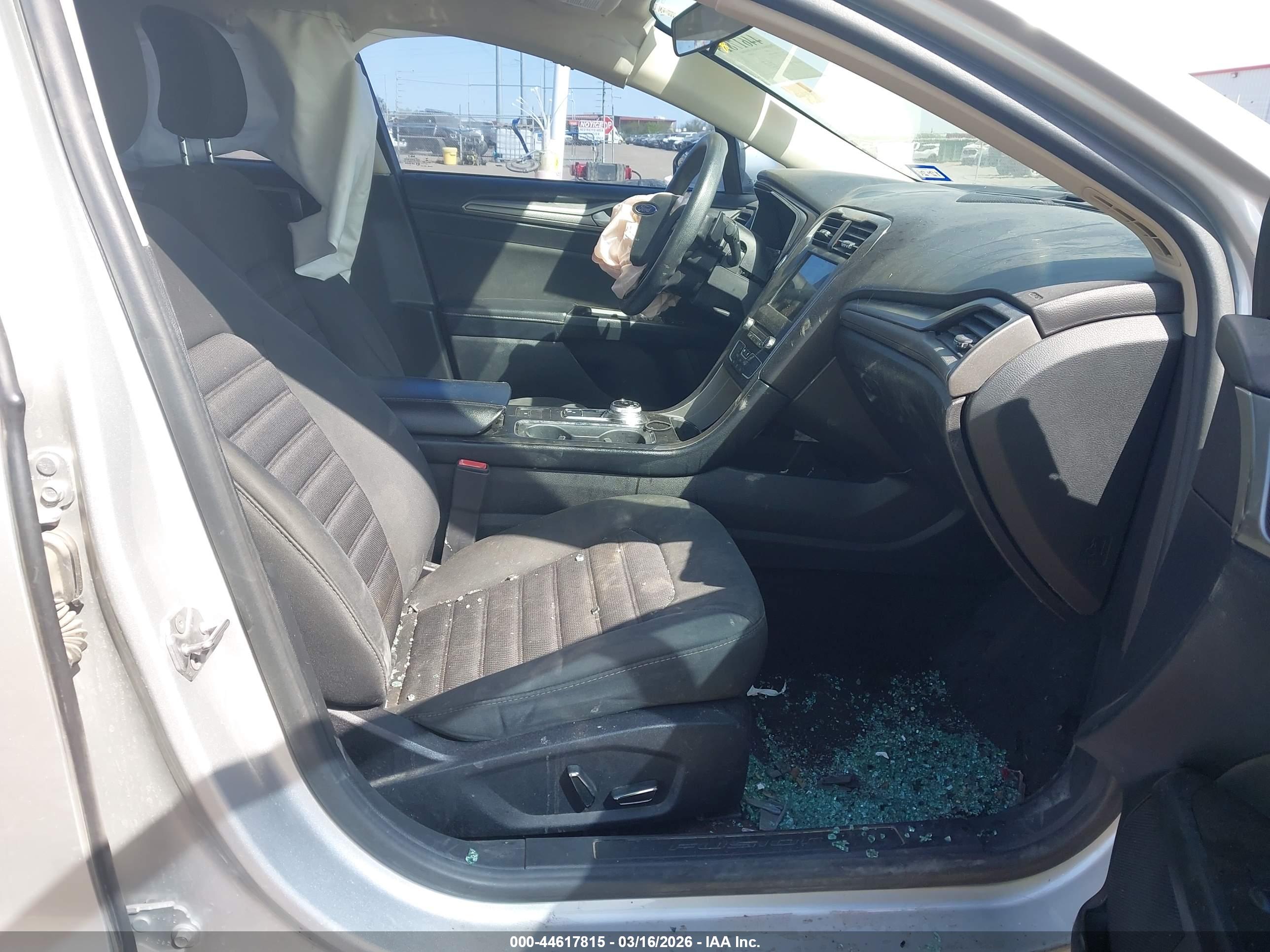 FORD FUSION image 5