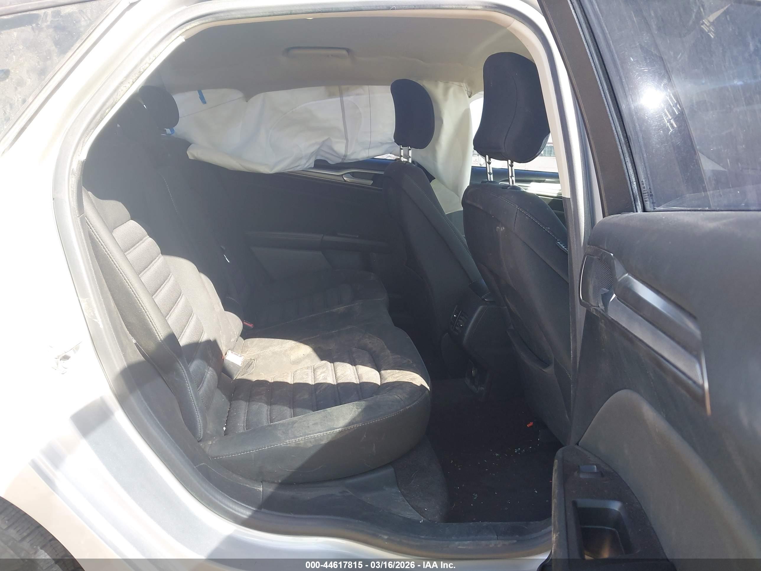 FORD FUSION image 8