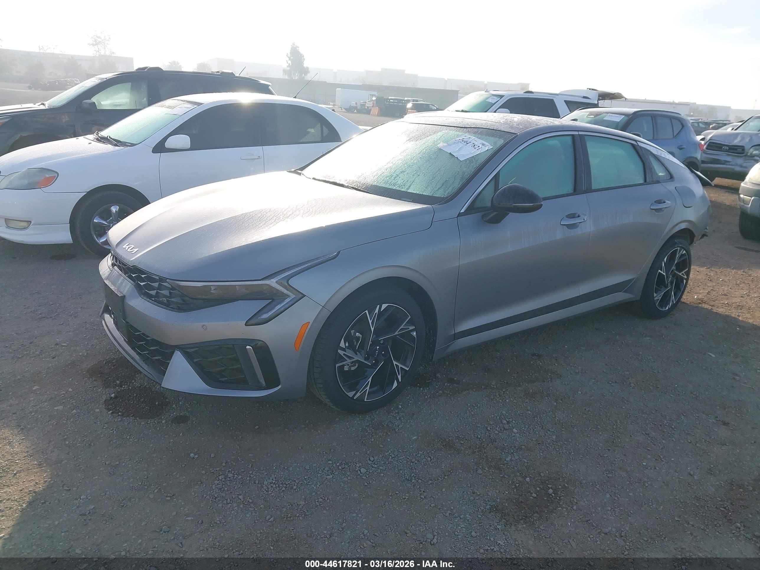 KIA K5 image 2