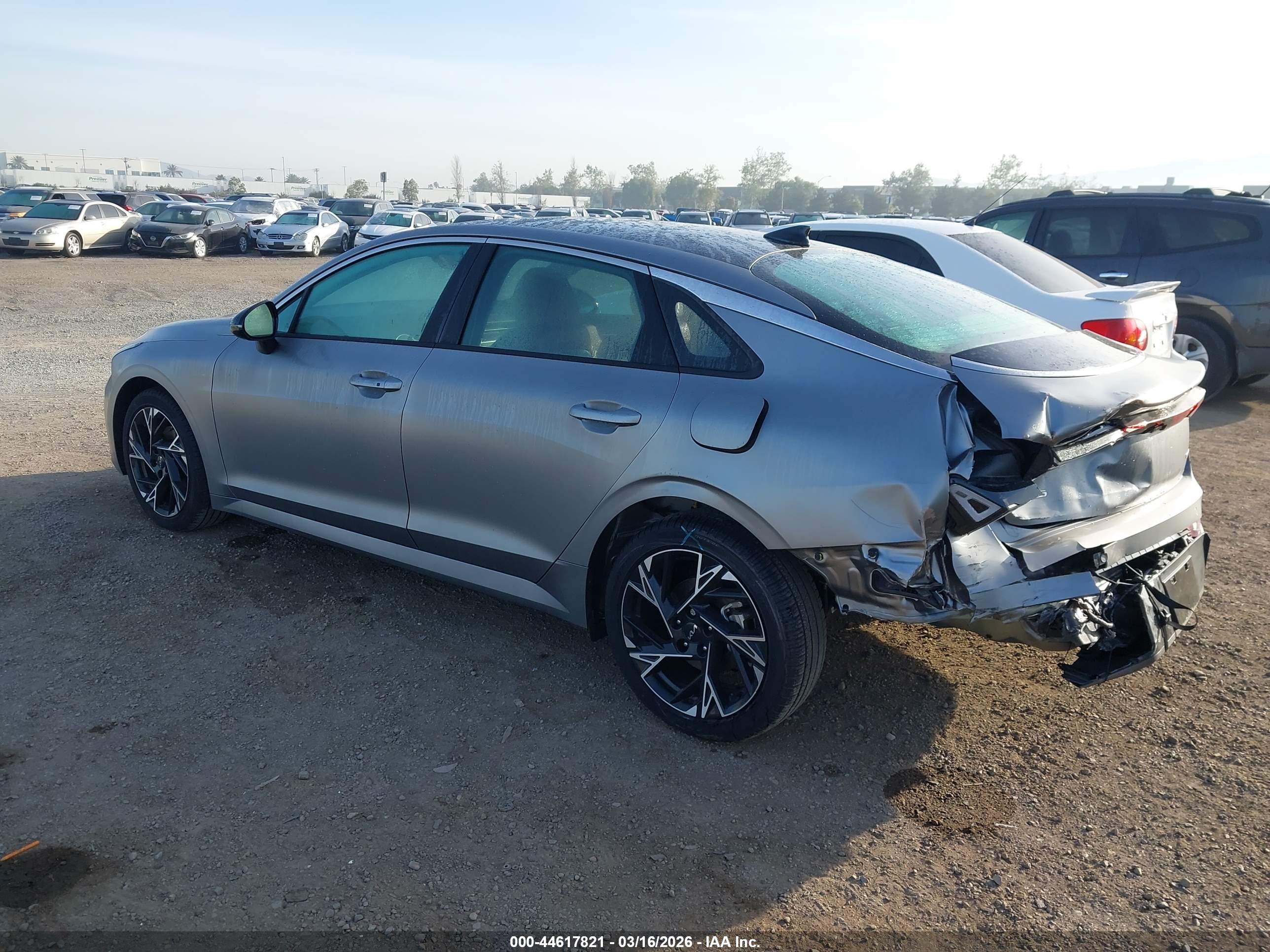 KIA K5 image 3