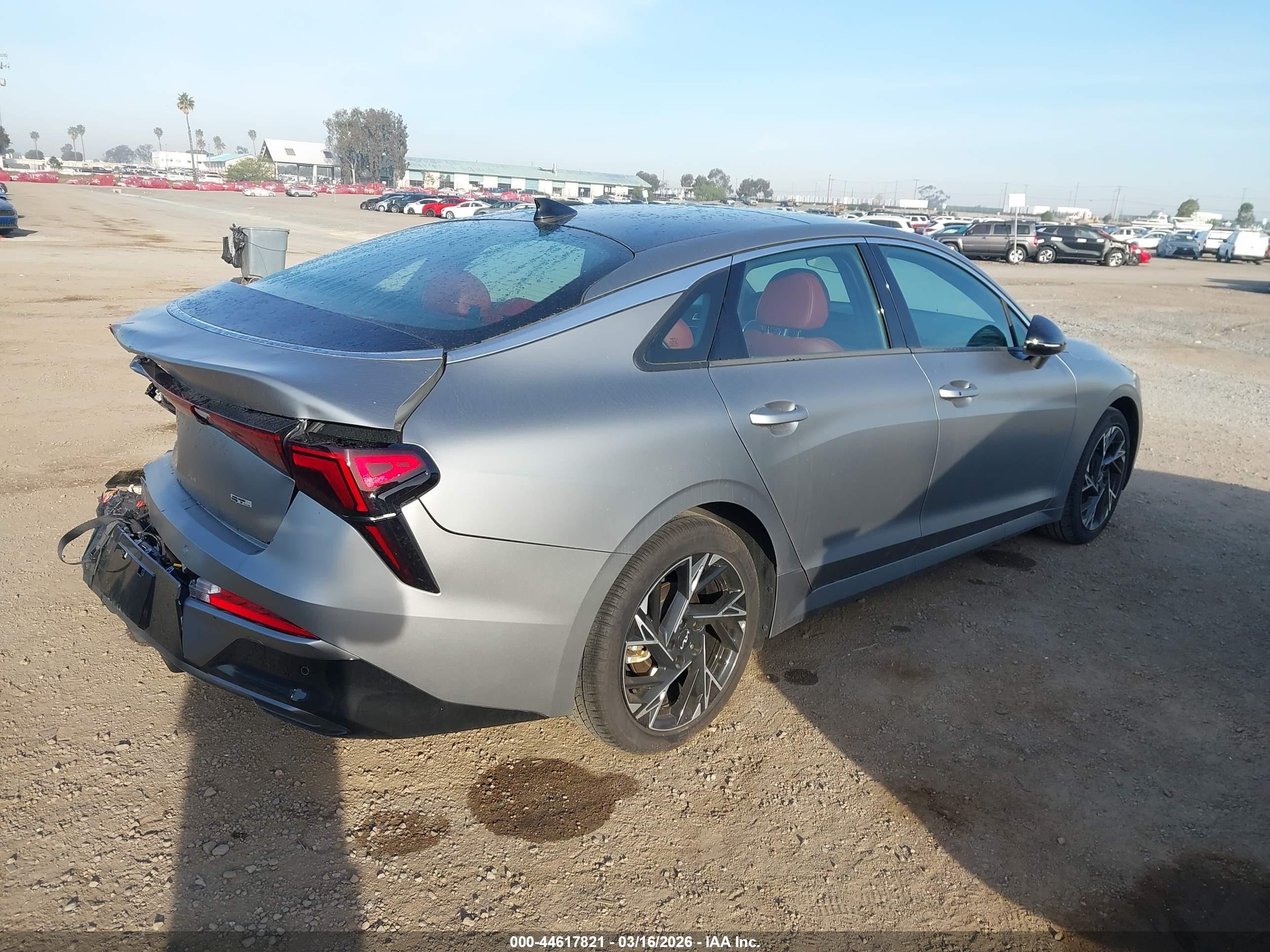 KIA K5 image 4