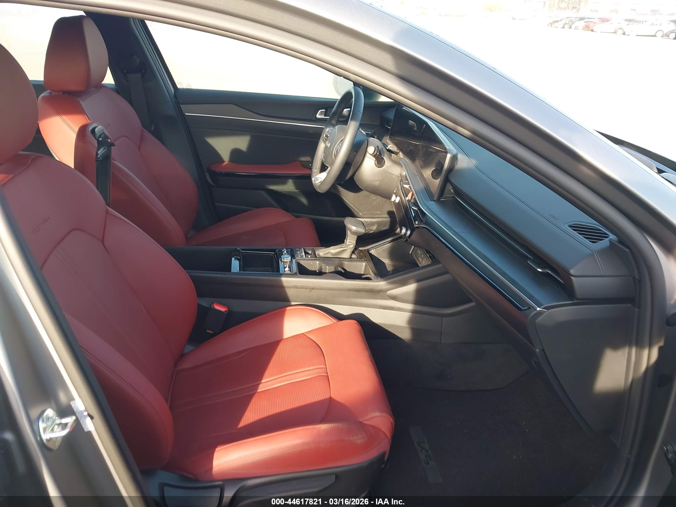 KIA K5 image 5
