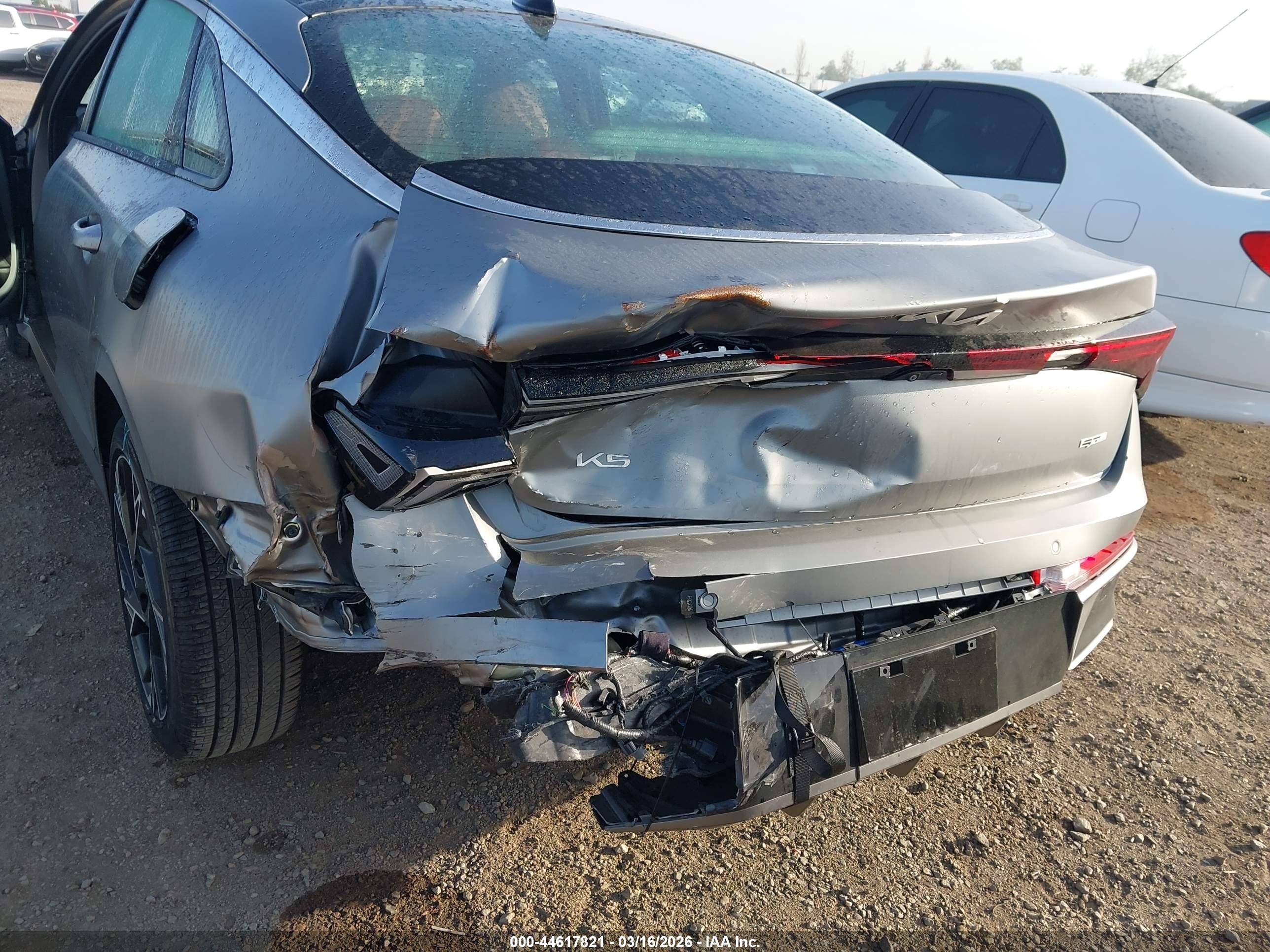 KIA K5 image 6