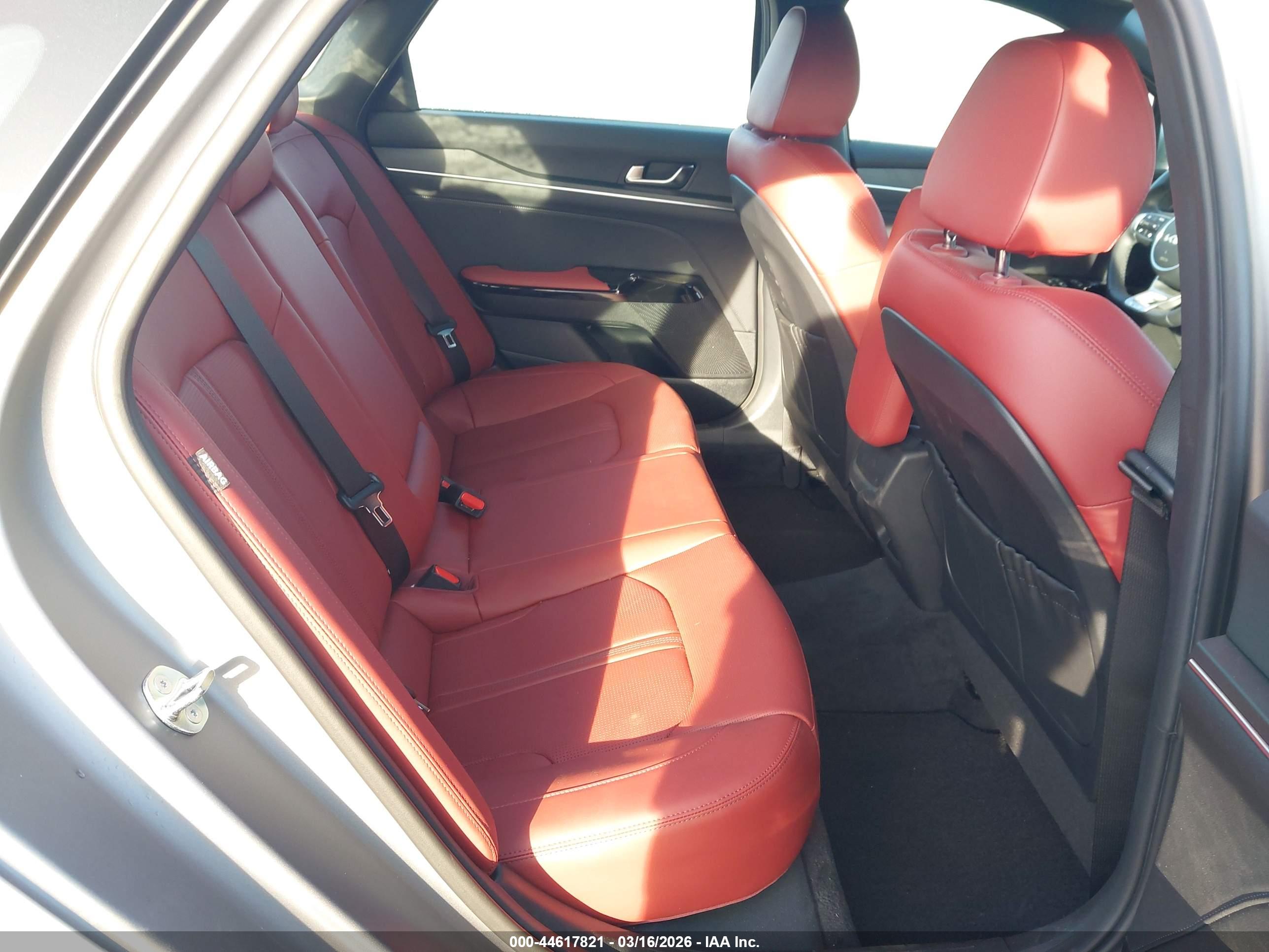 KIA K5 image 8