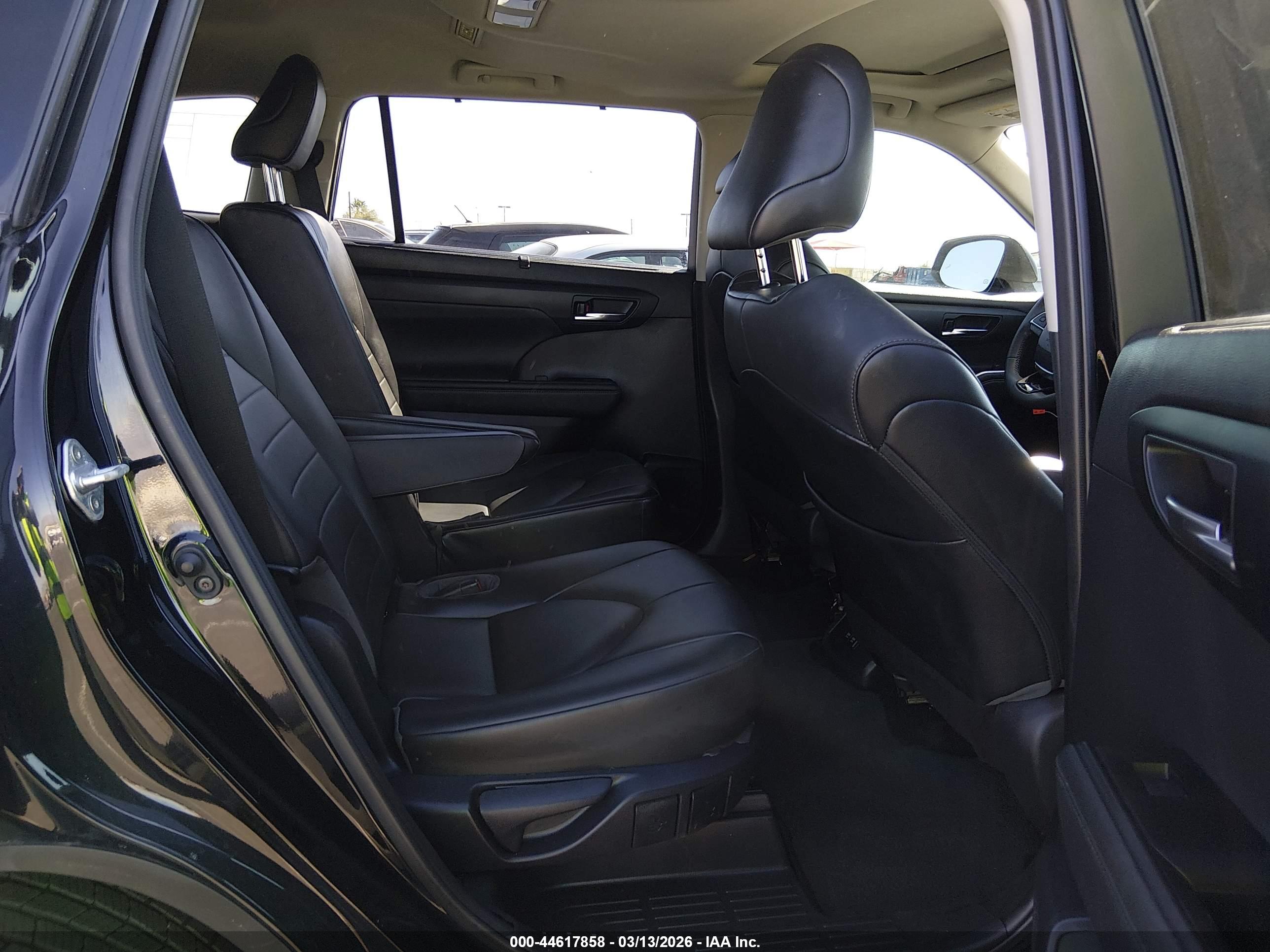 TOYOTA HIGHLANDER image 8