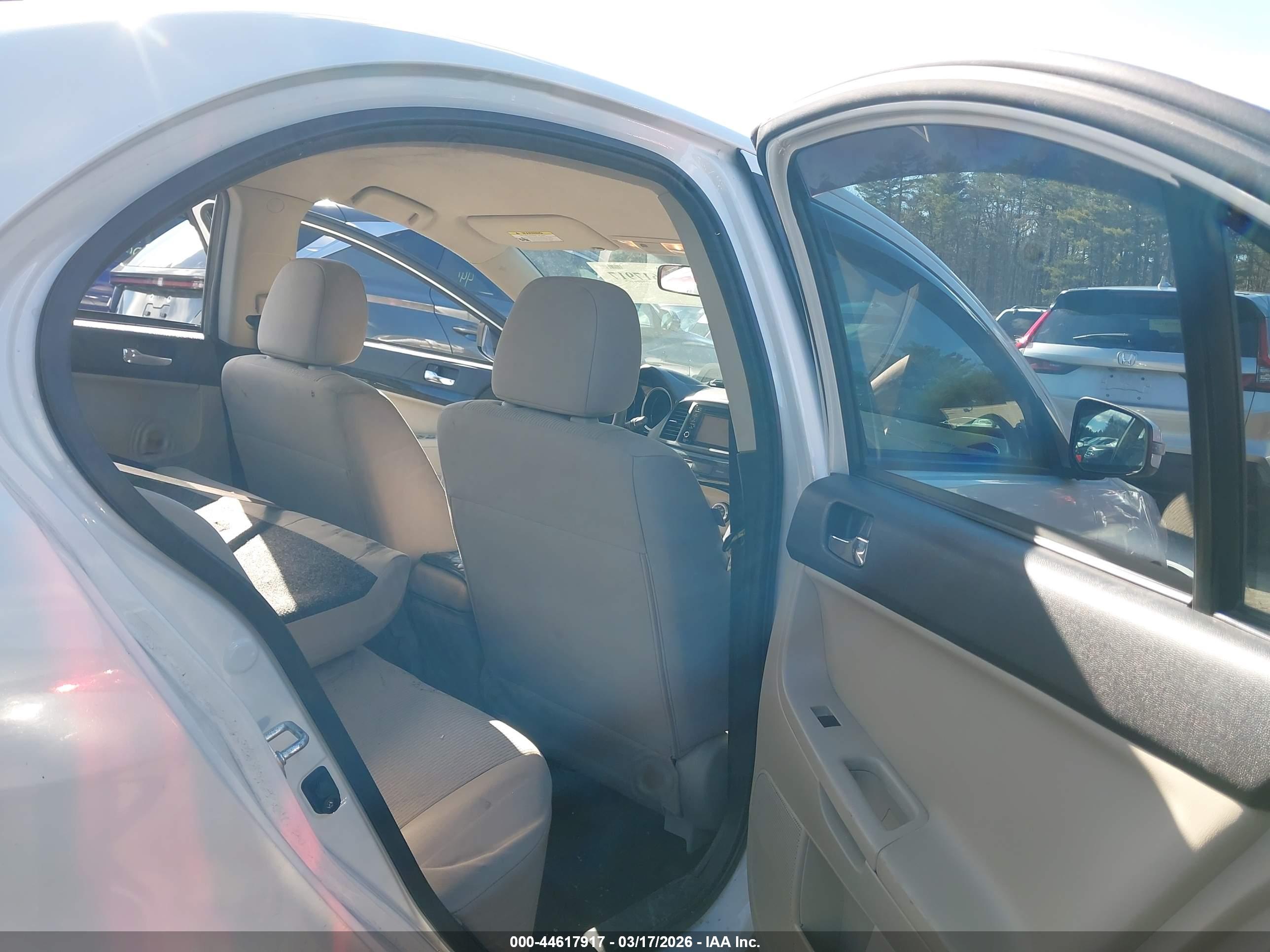 MITSUBISHI LANCER image 8