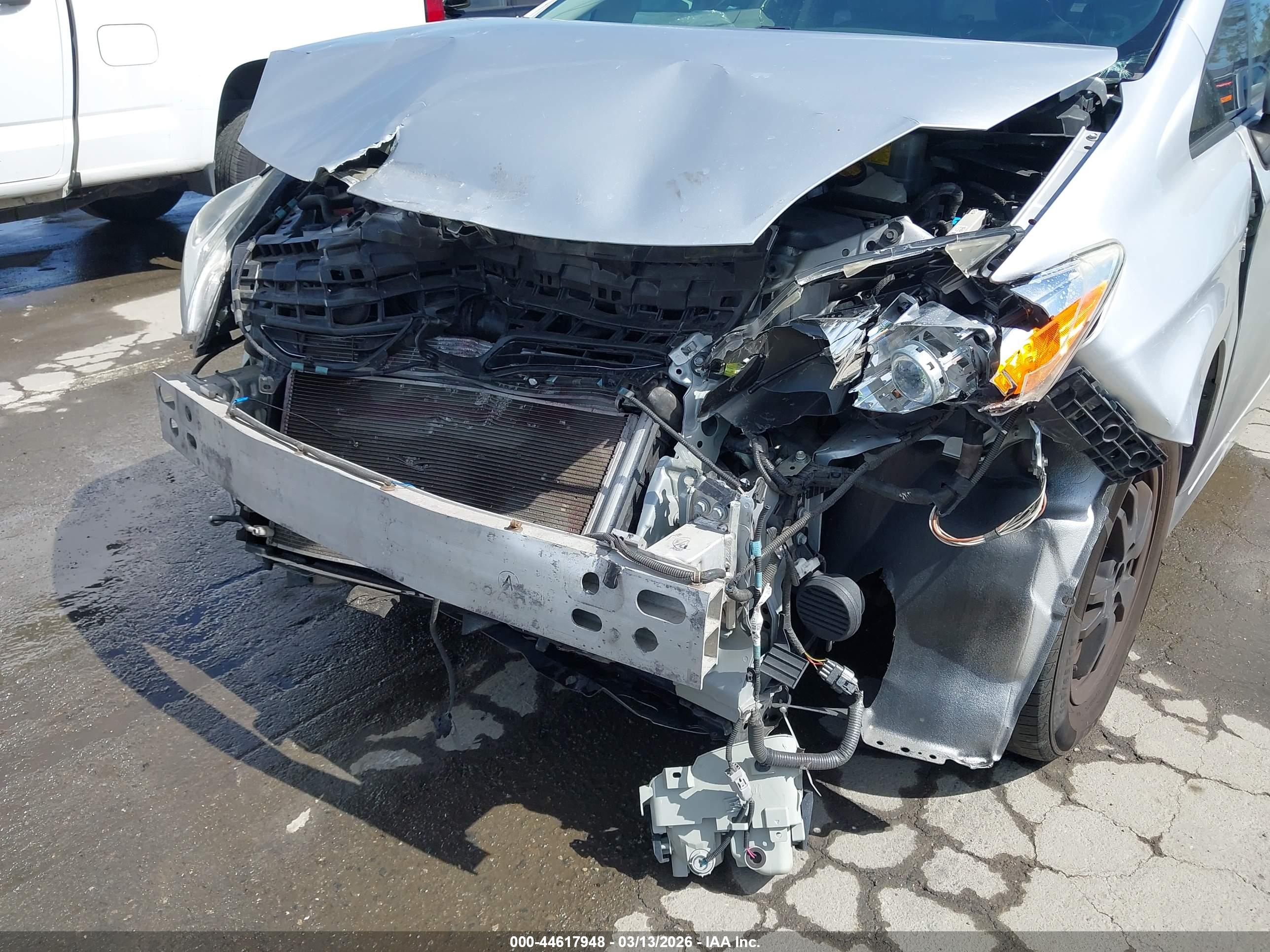 TOYOTA PRIUS image 6
