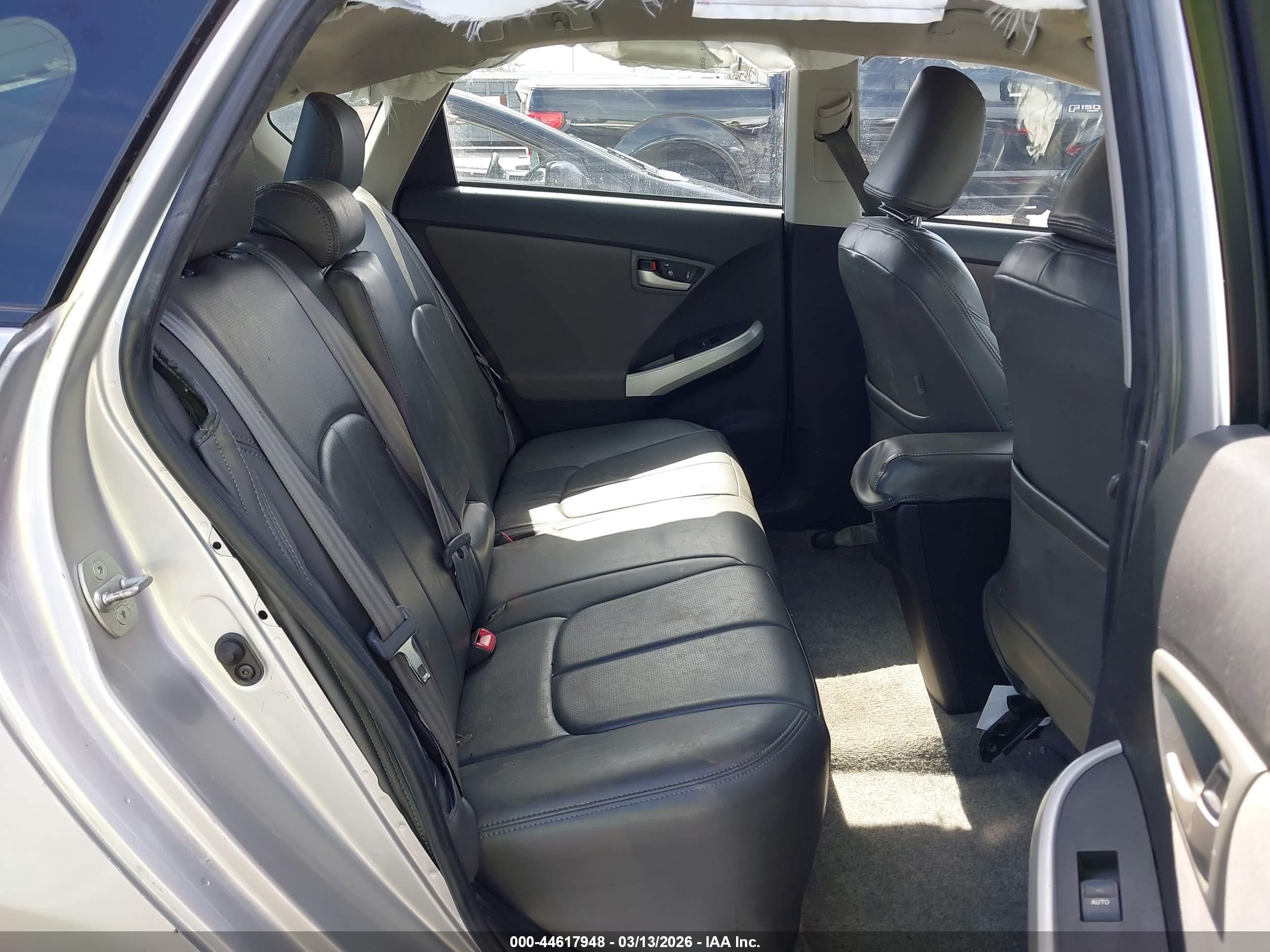 TOYOTA PRIUS image 8