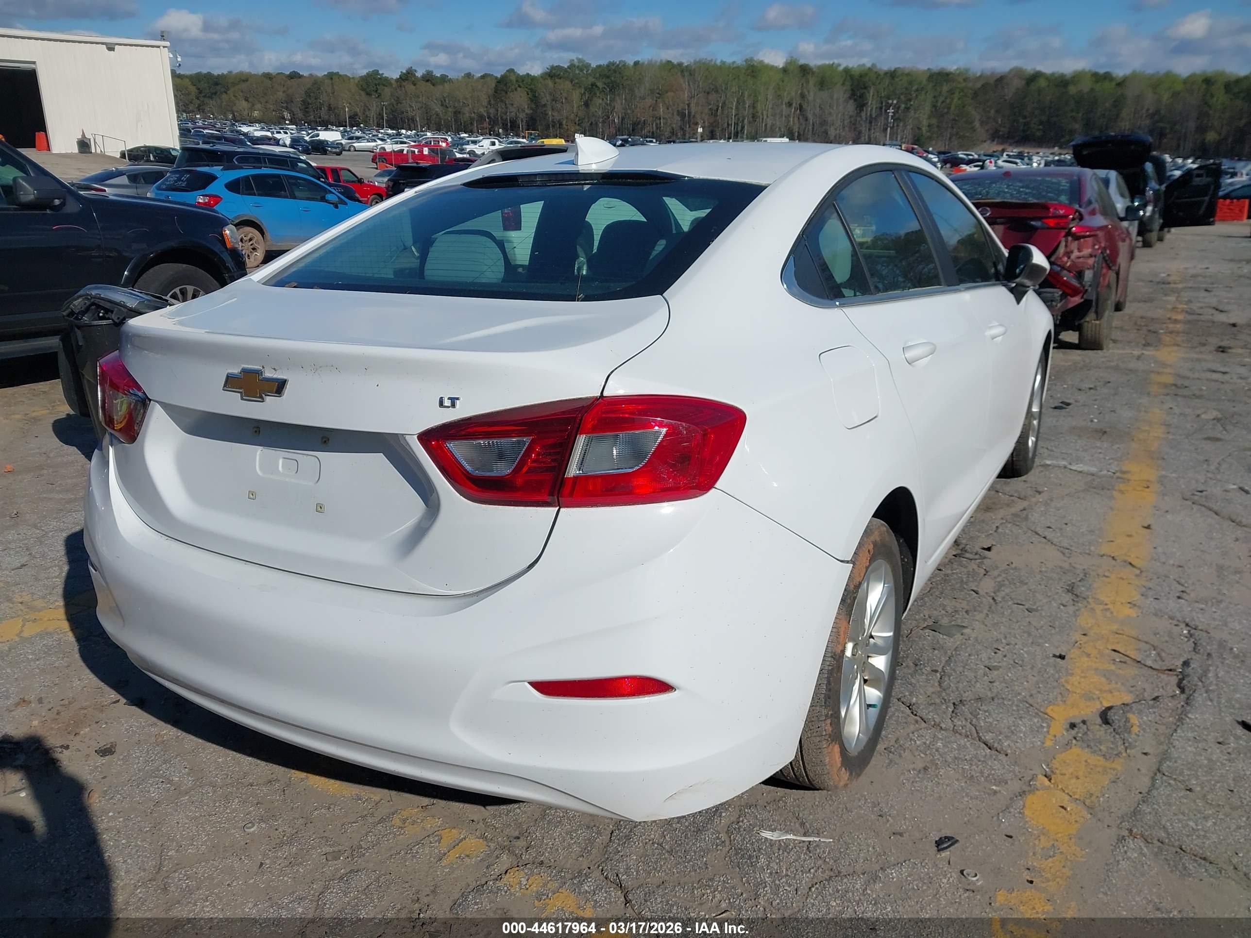 CHEVROLET CRUZE image 4