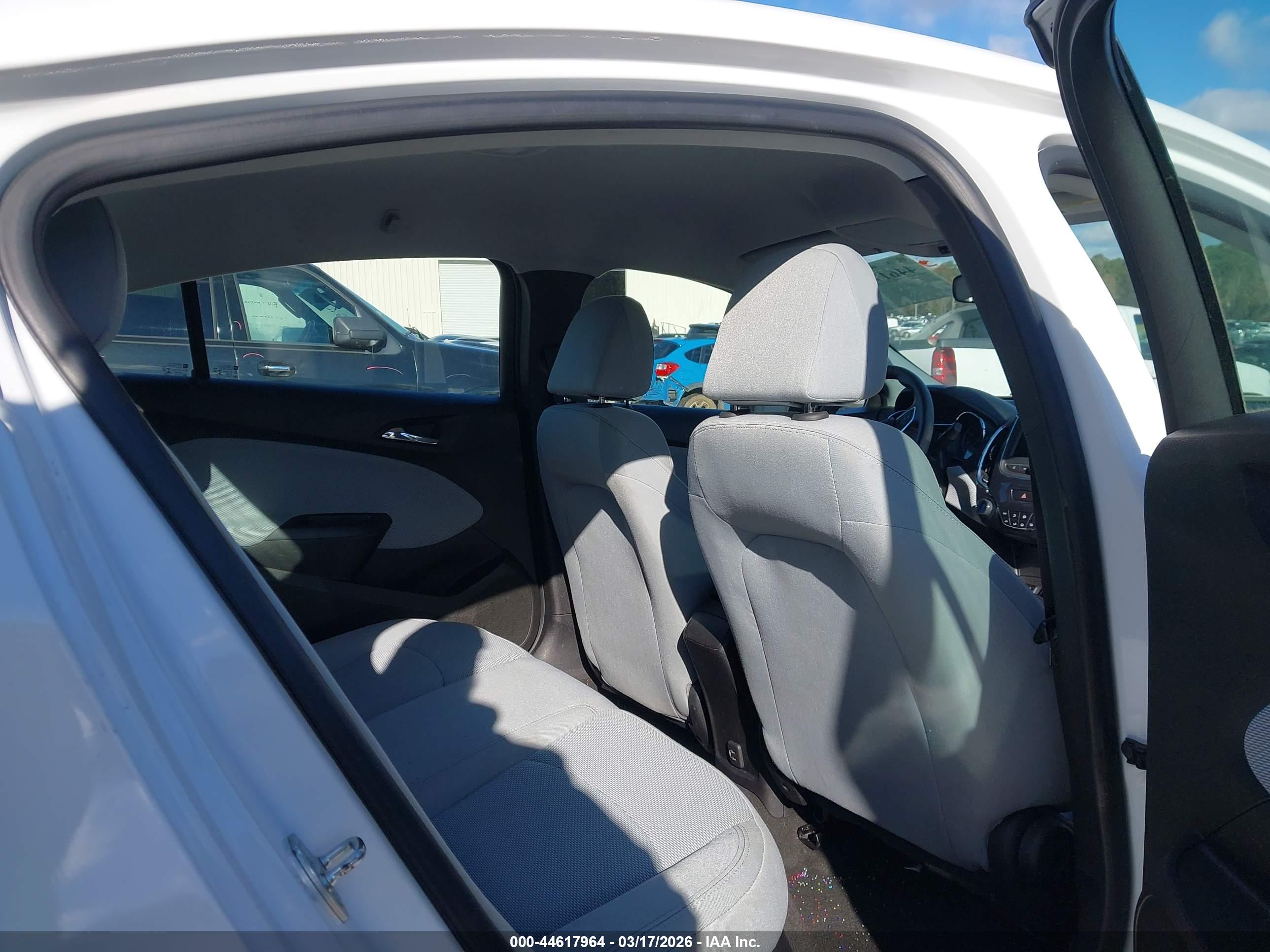 CHEVROLET CRUZE image 8