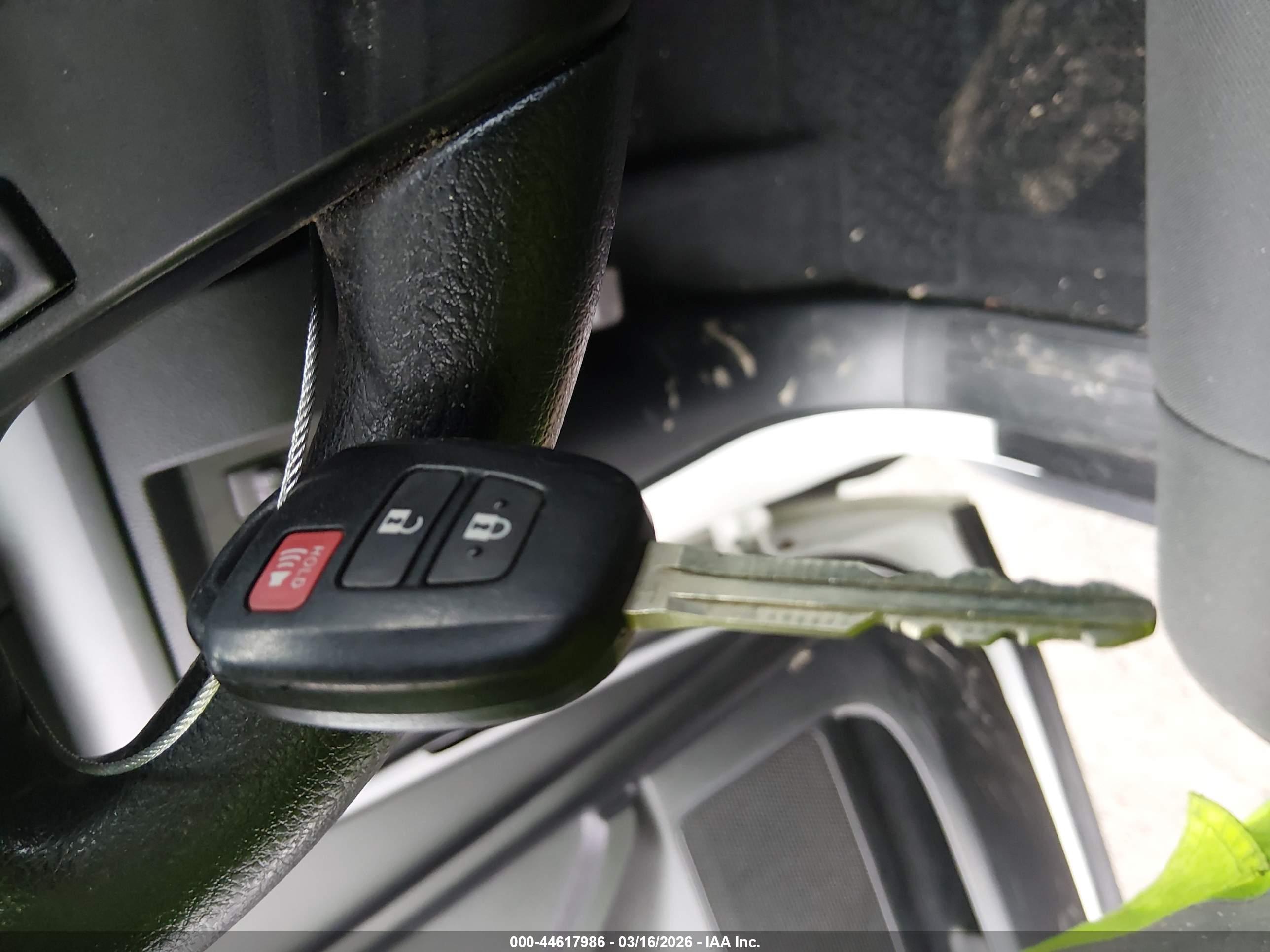 TOYOTA TUNDRA image 11