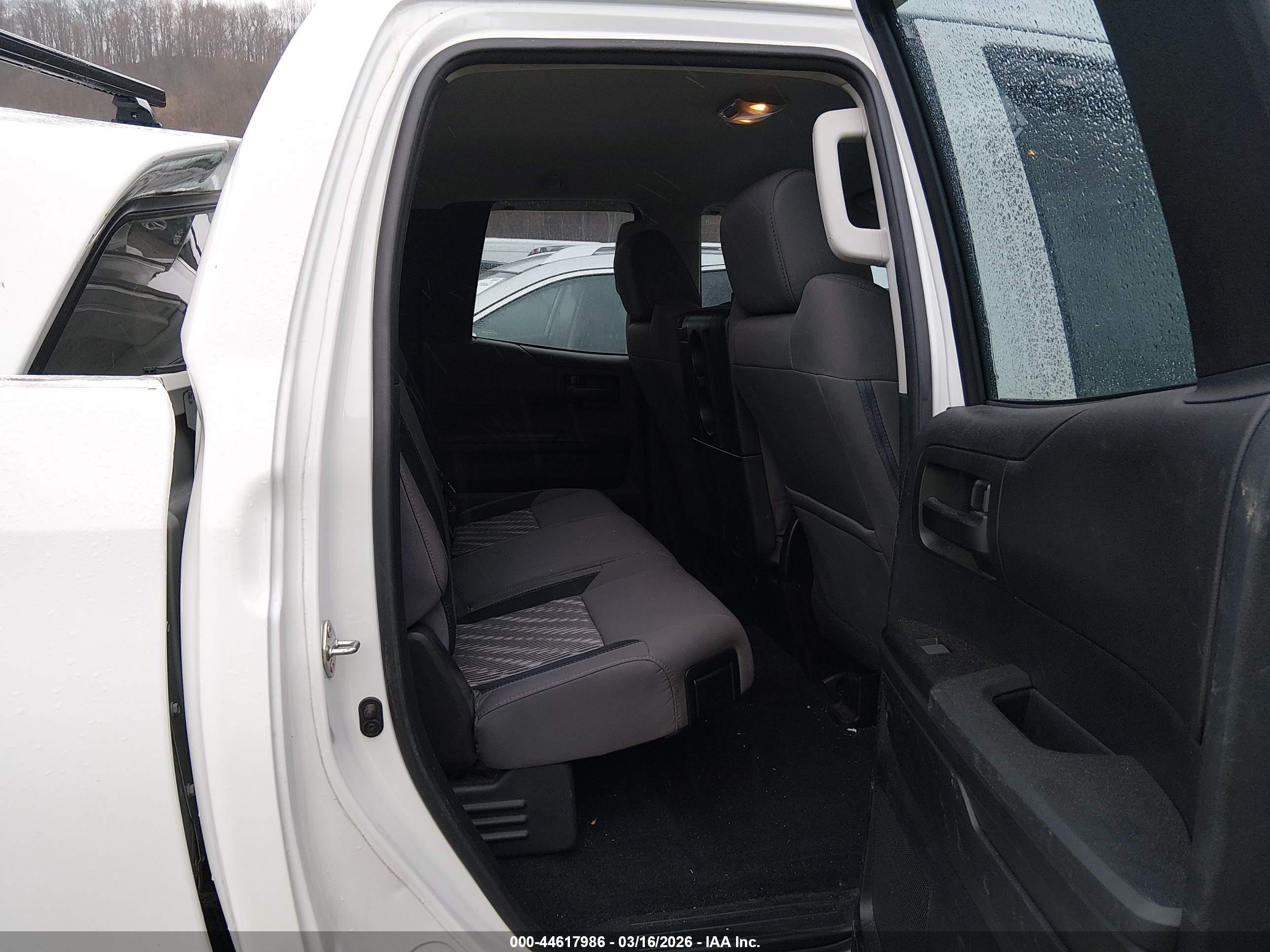 TOYOTA TUNDRA image 8