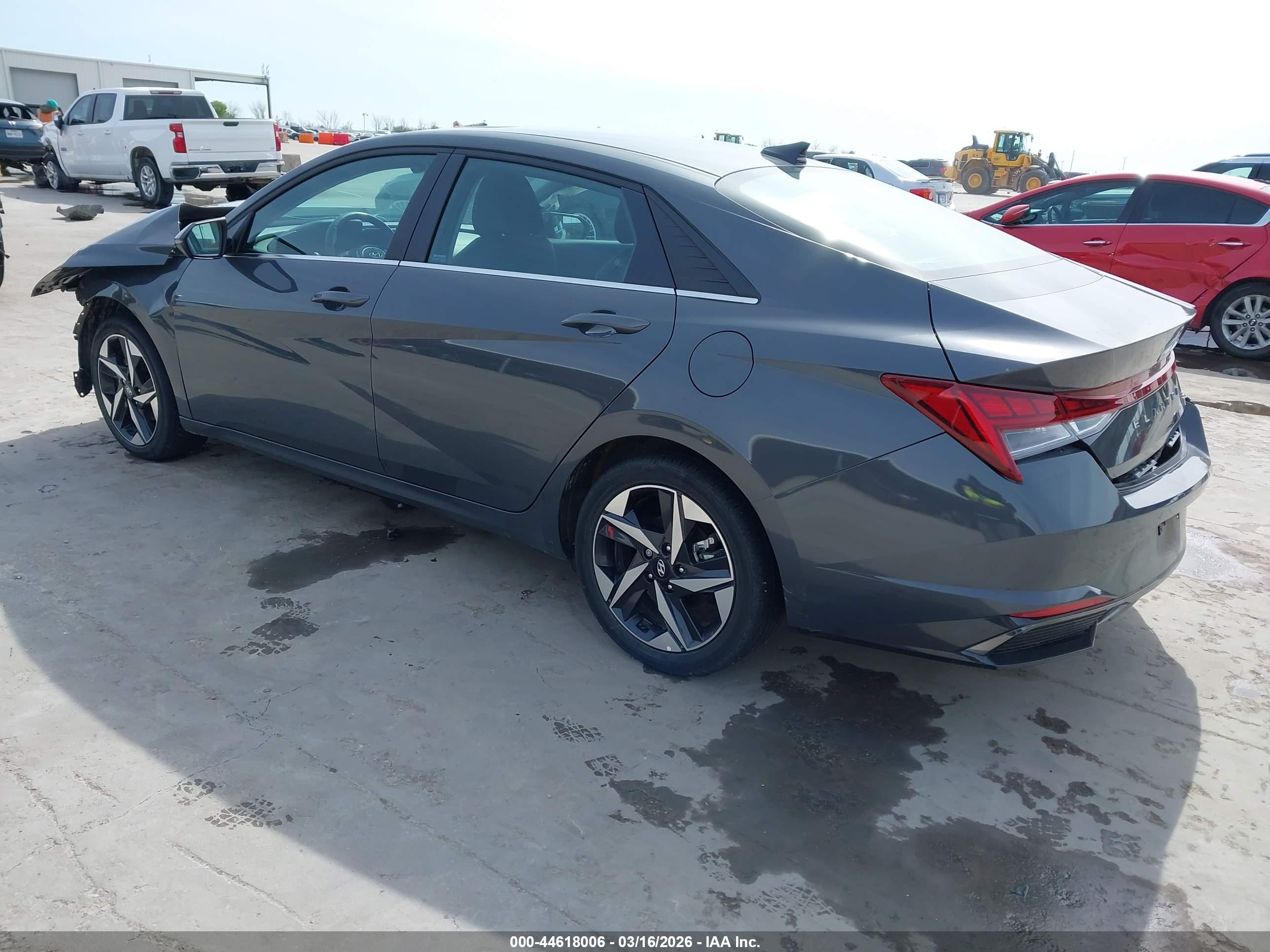 HYUNDAI ELANTRA image 3