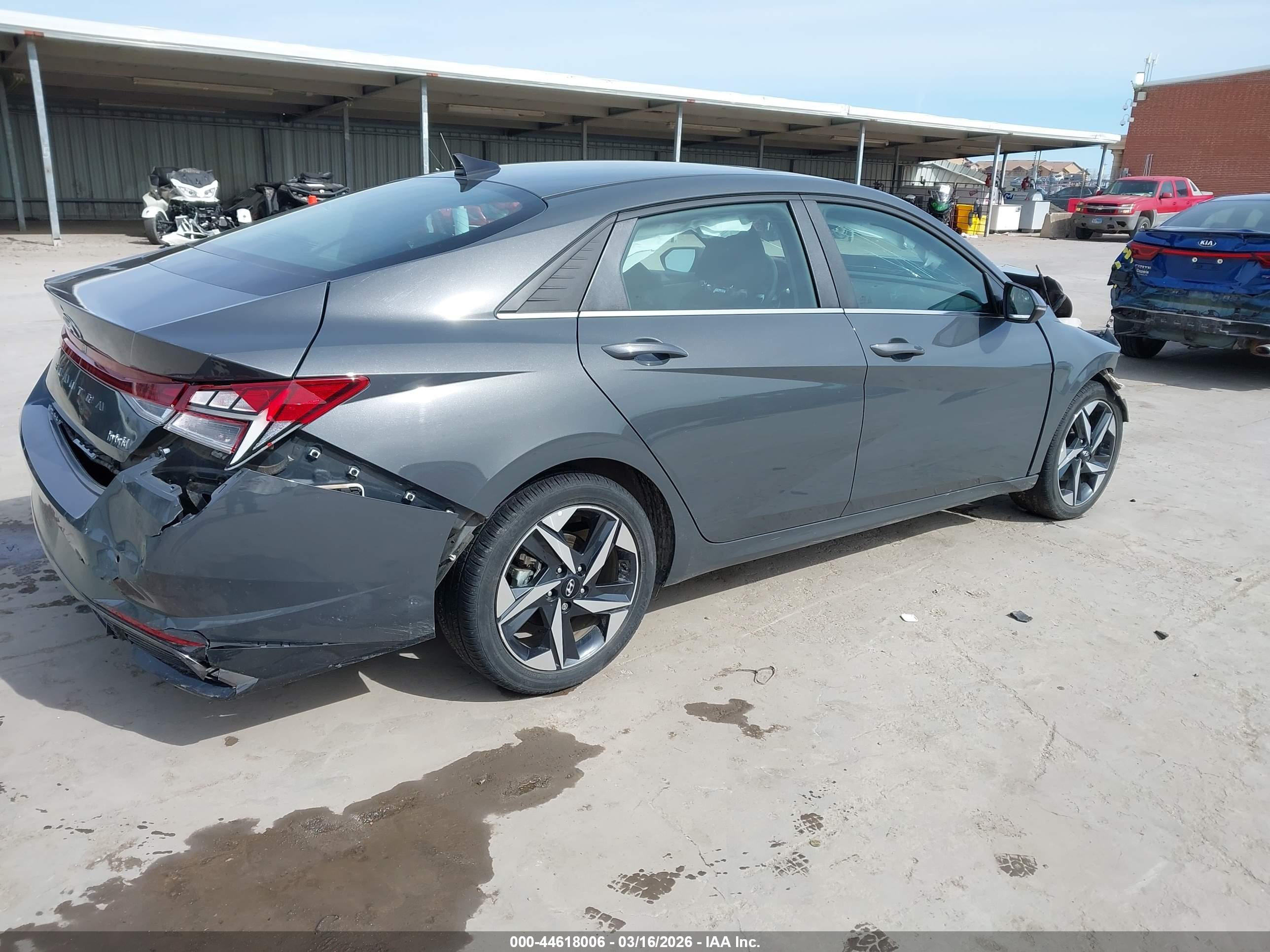 HYUNDAI ELANTRA image 4