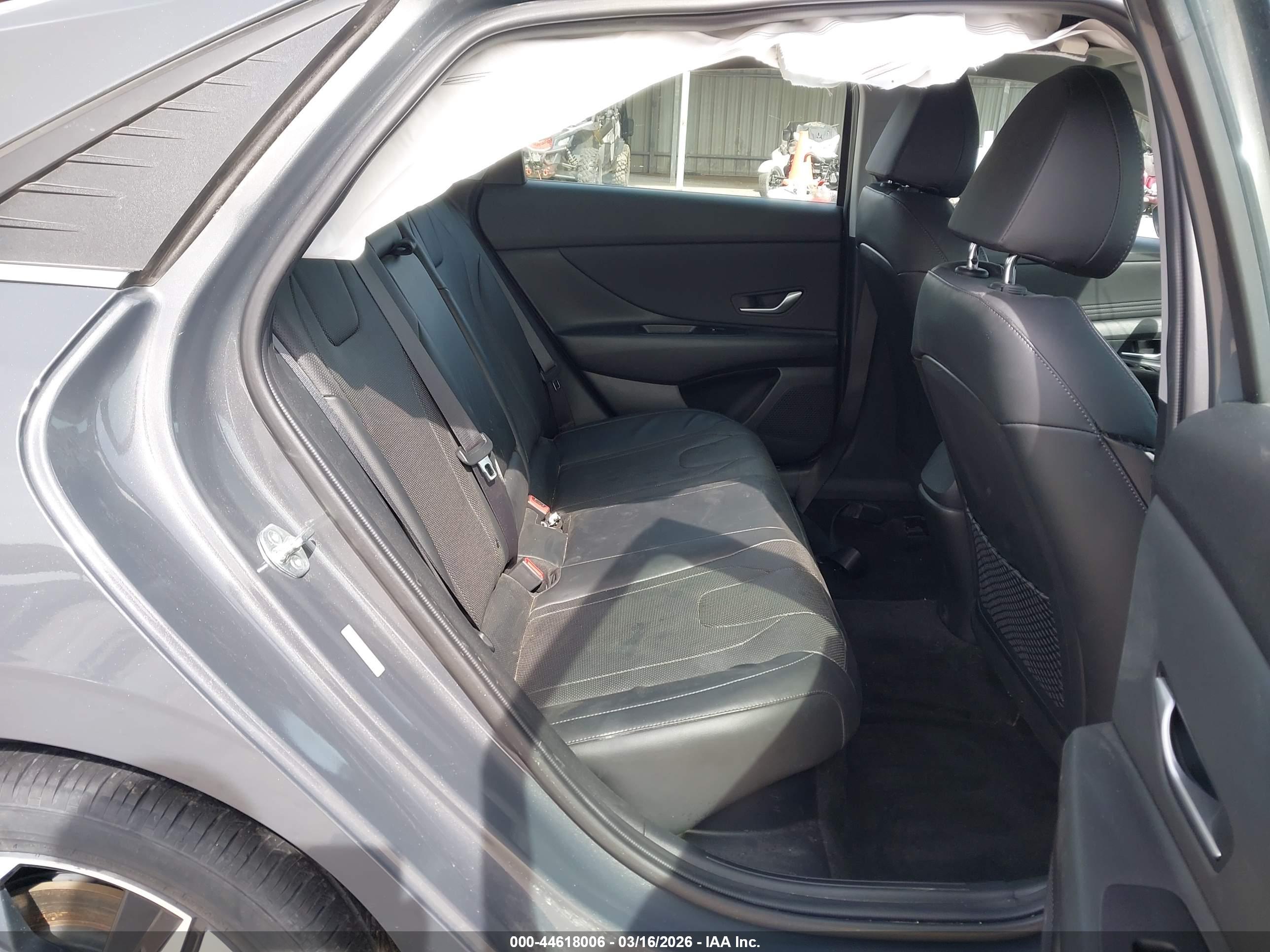 HYUNDAI ELANTRA image 8