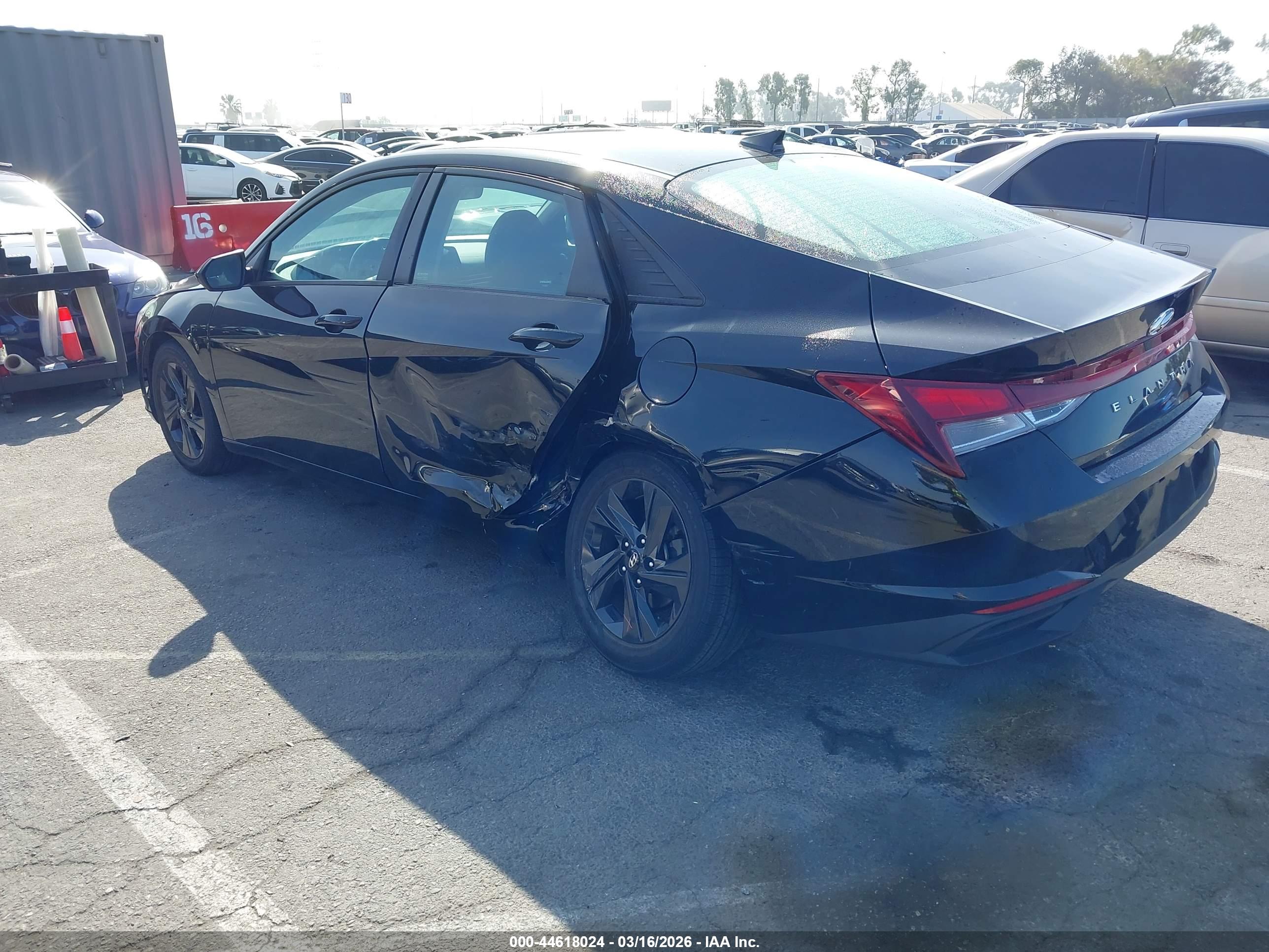 HYUNDAI ELANTRA image 3