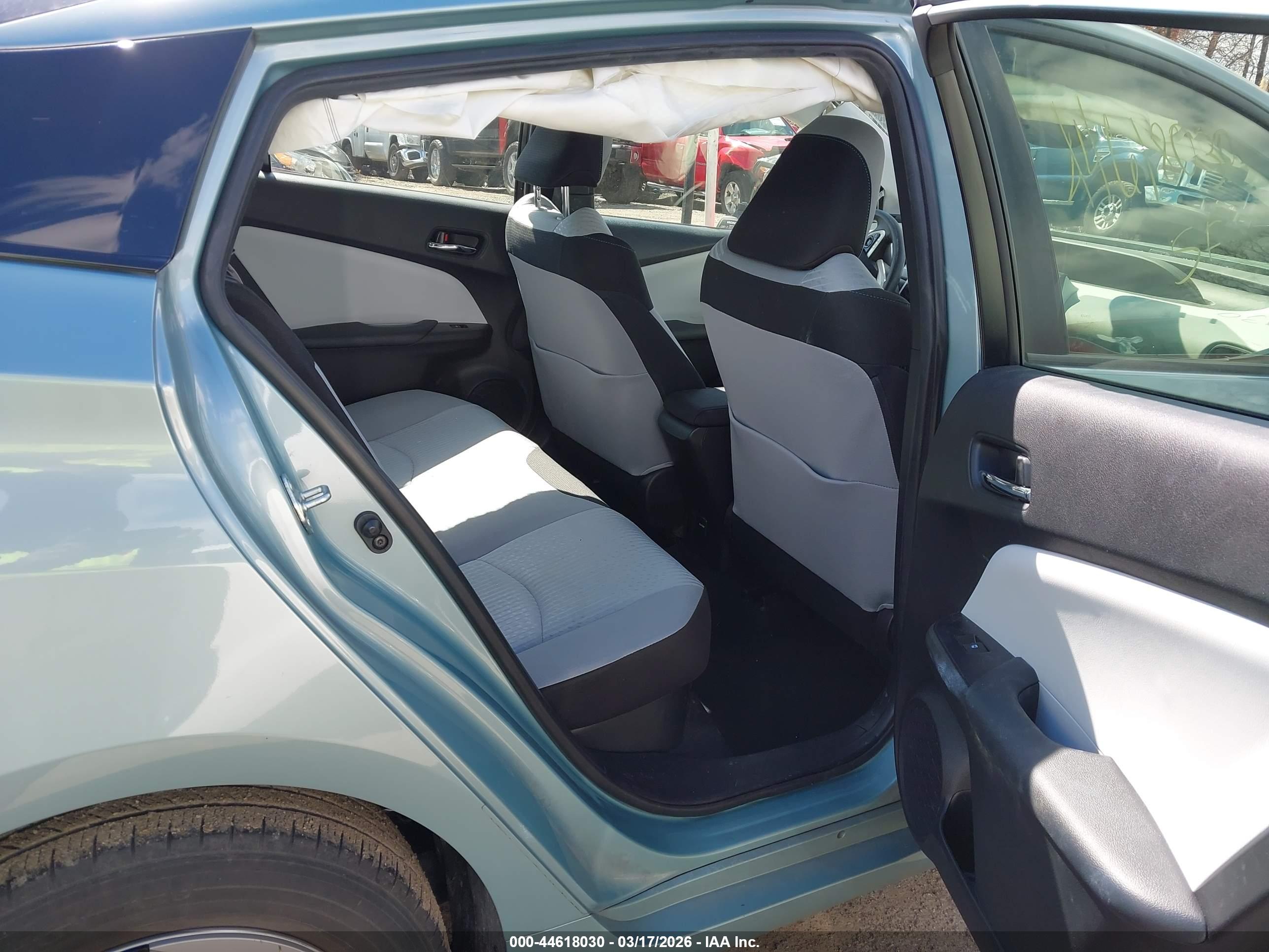 TOYOTA PRIUS image 8