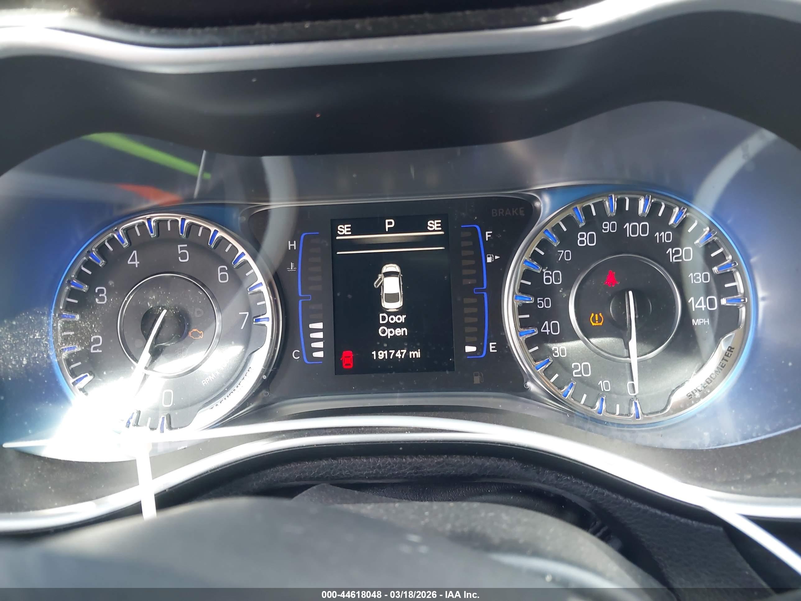 CHRYSLER 200 image 7