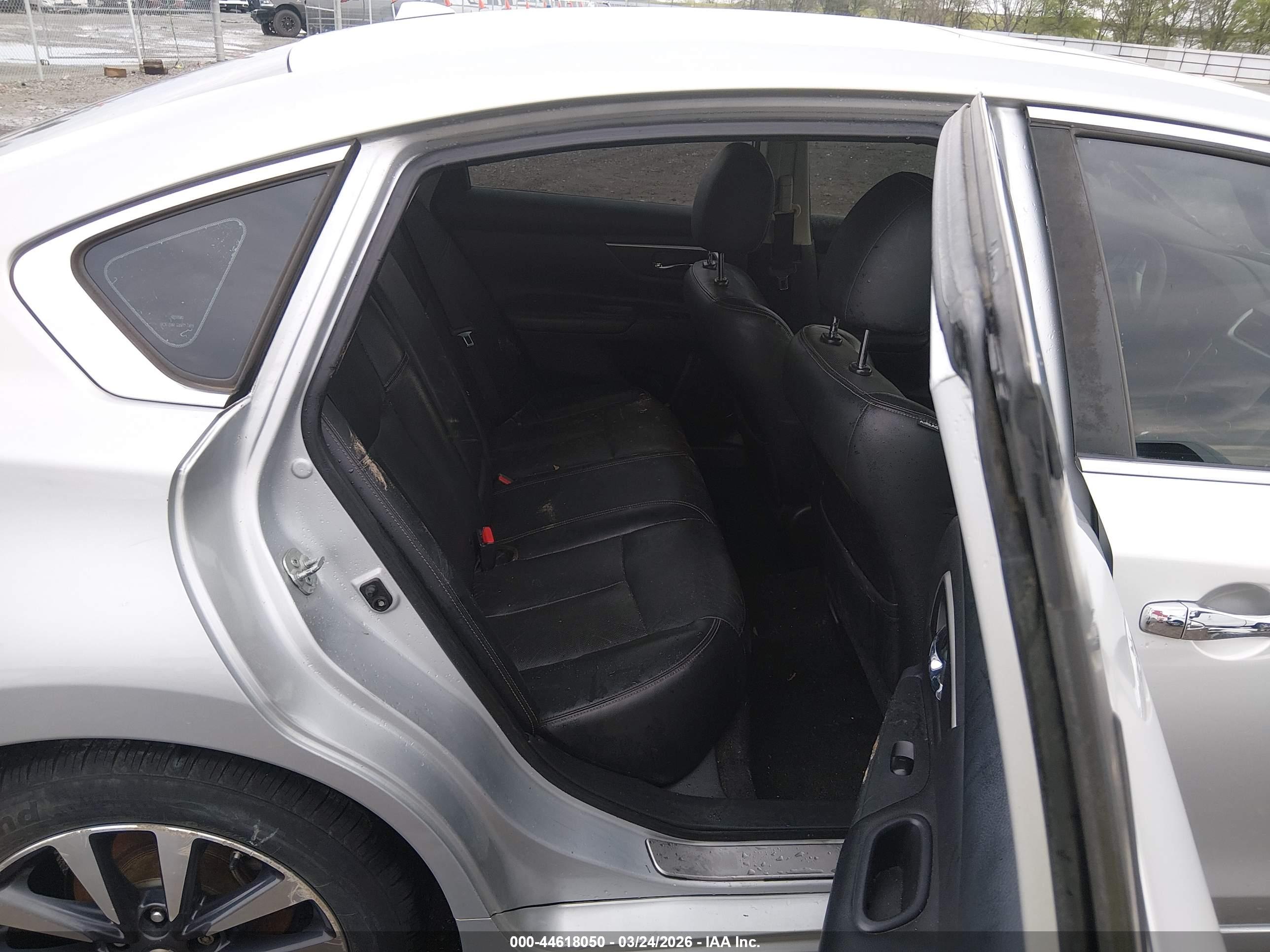 NISSAN ALTIMA image 8