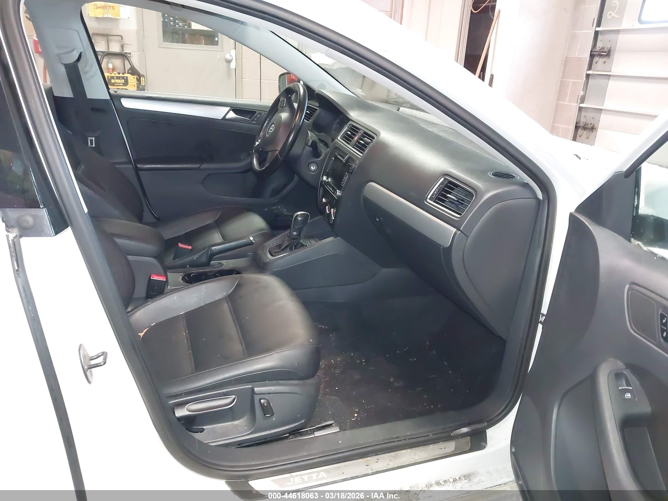 VOLKSWAGEN JETTA image 5
