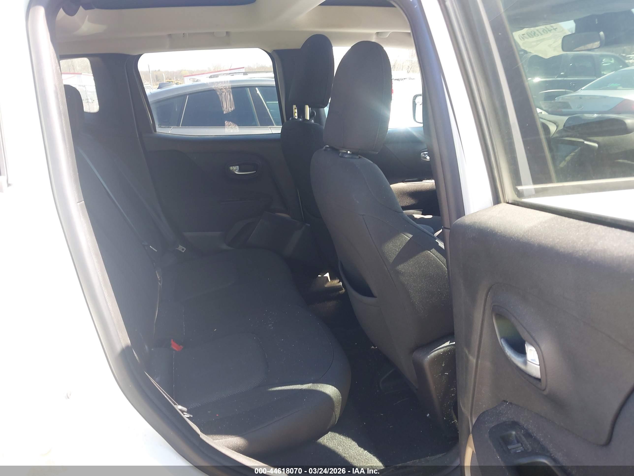 JEEP RENEGADE image 8