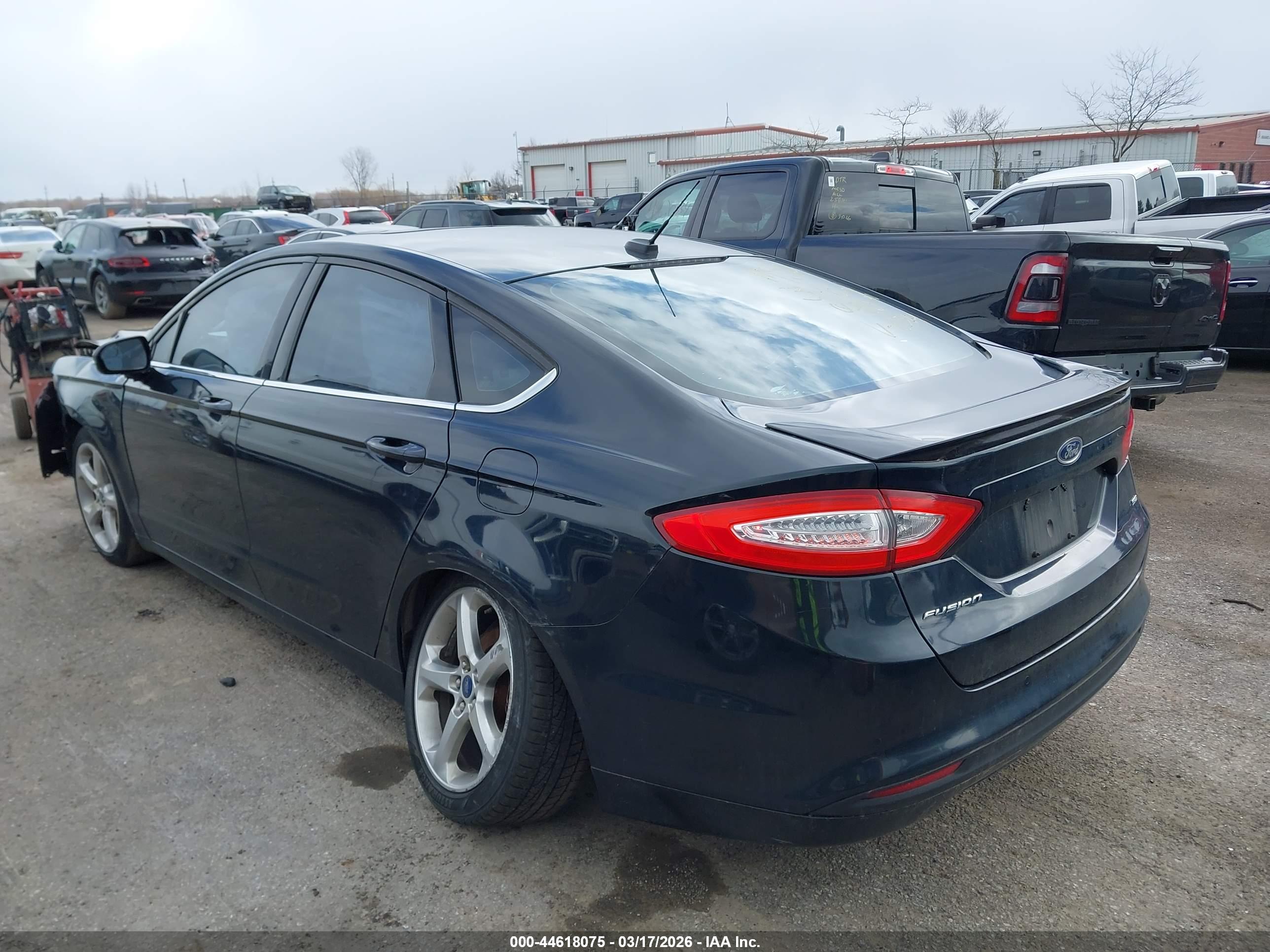 FORD FUSION image 3