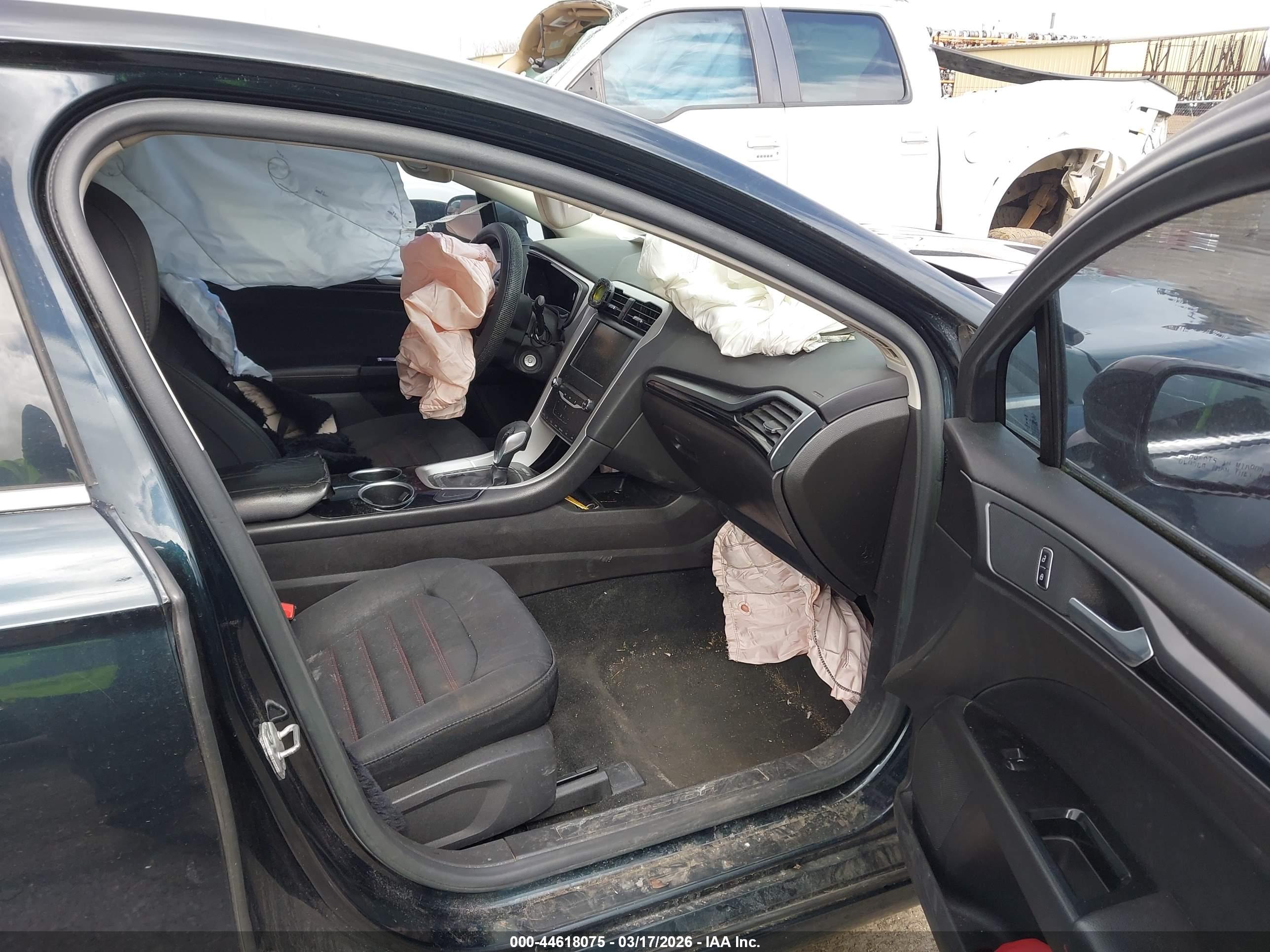 FORD FUSION image 5
