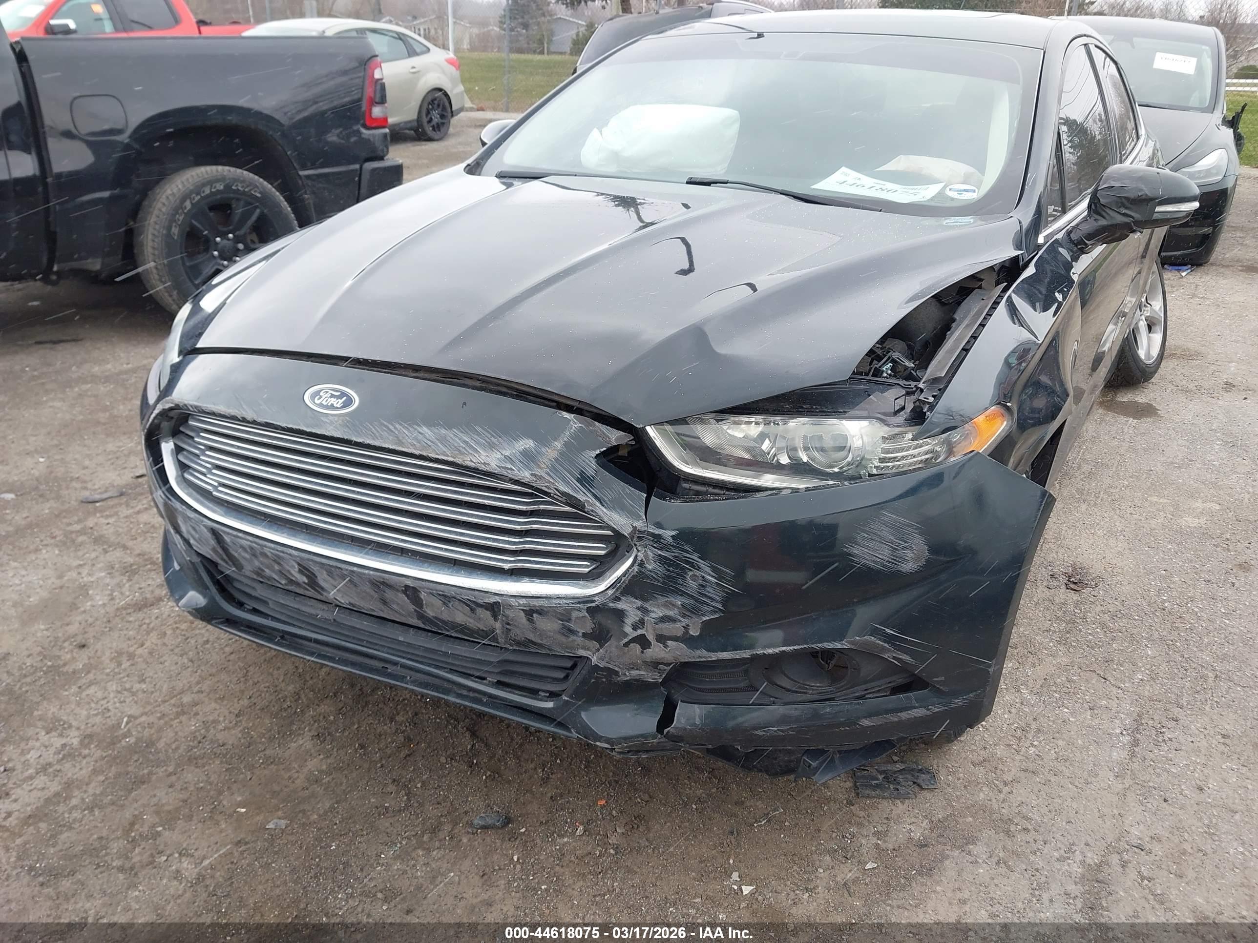 FORD FUSION image 6