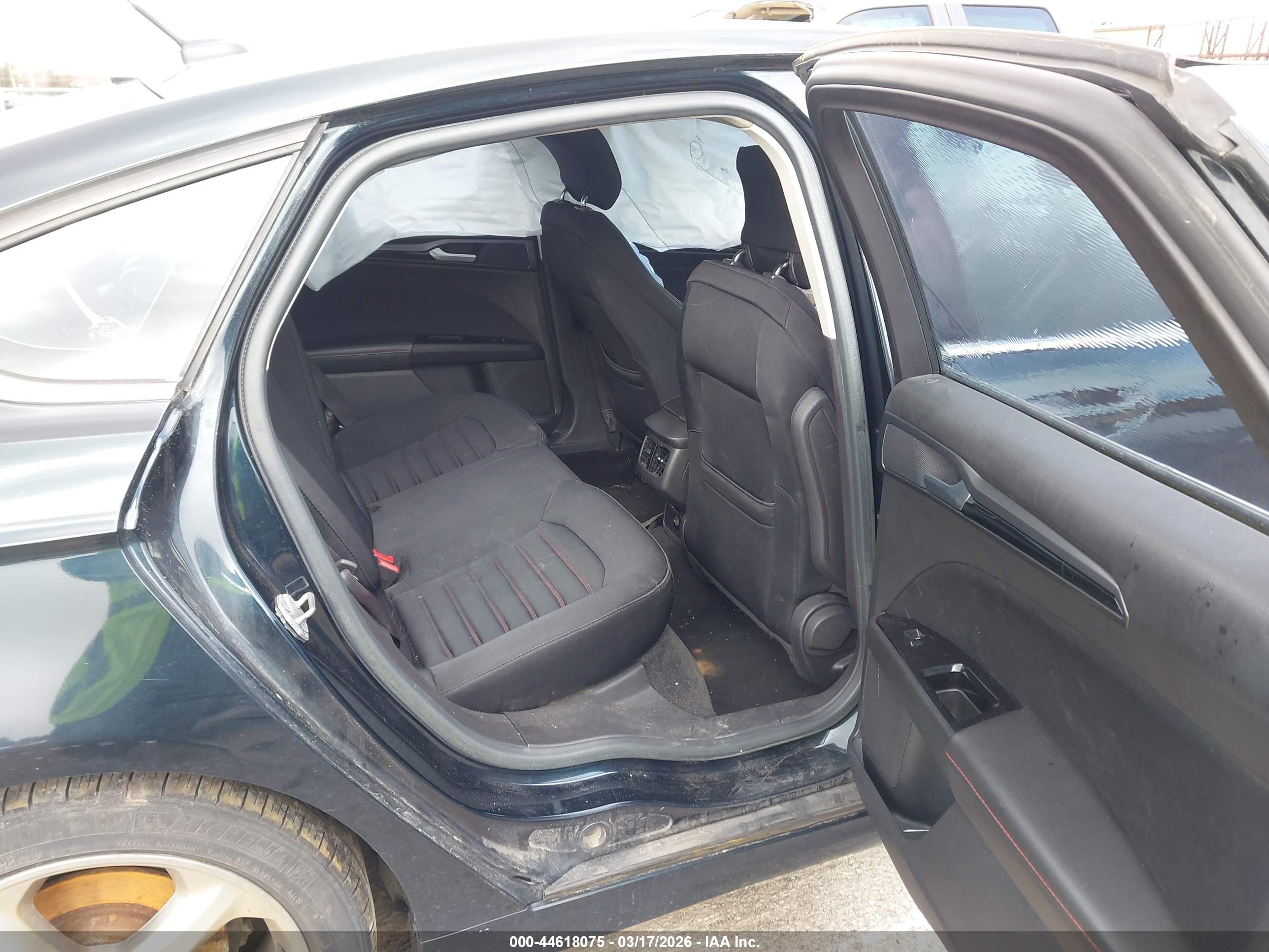 FORD FUSION image 8