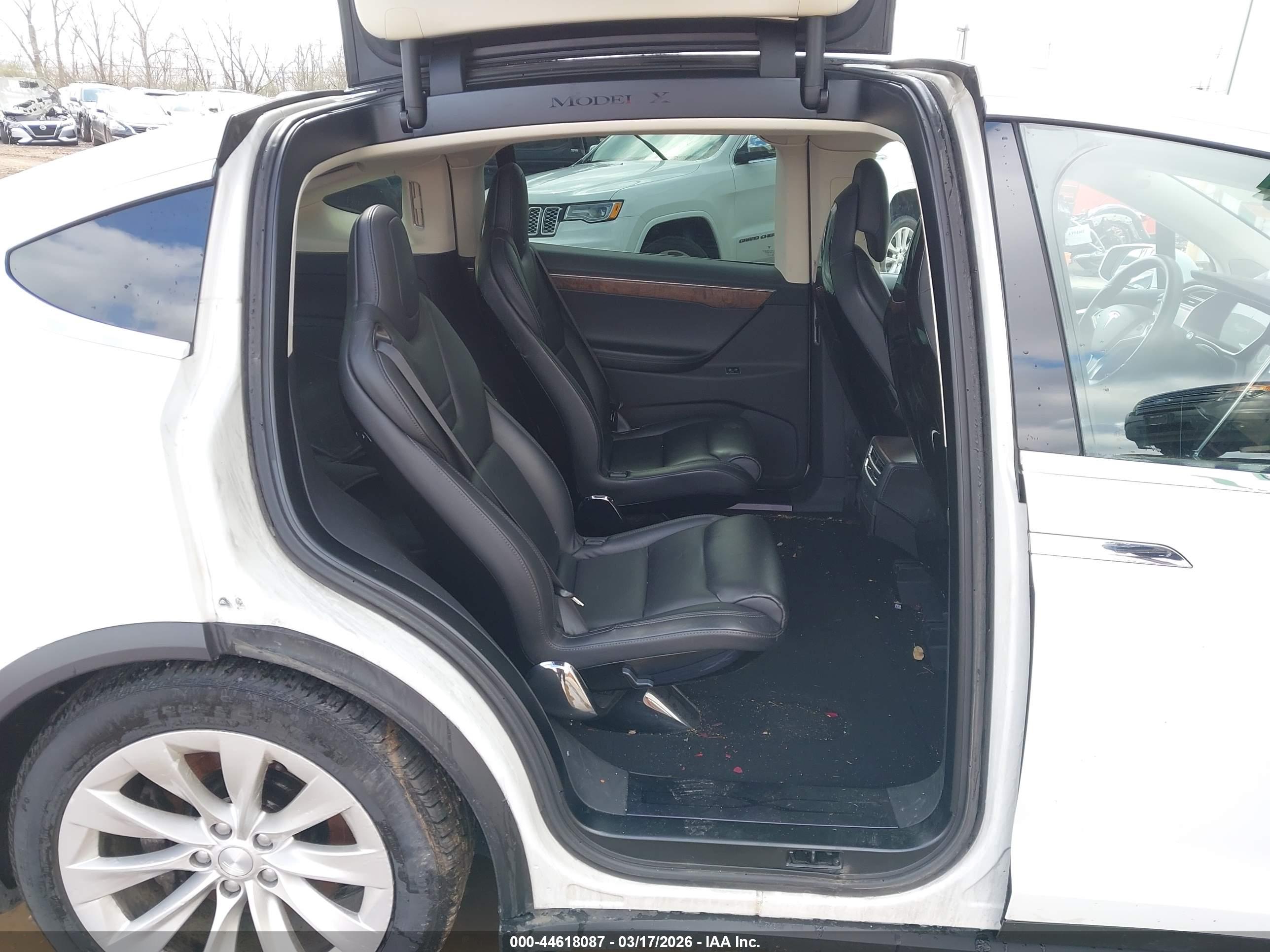TESLA MODEL image 8