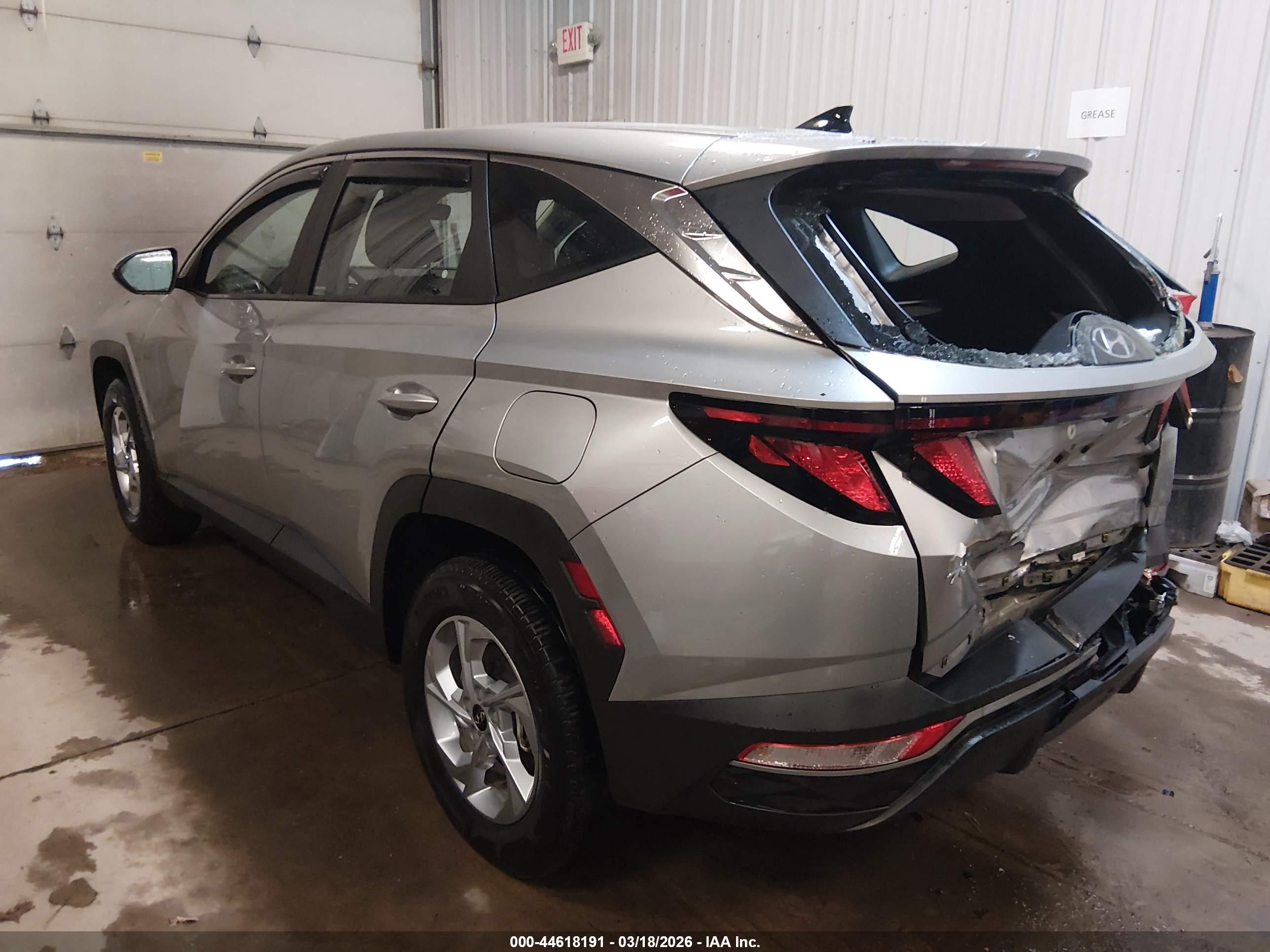 HYUNDAI TUCSON image 3