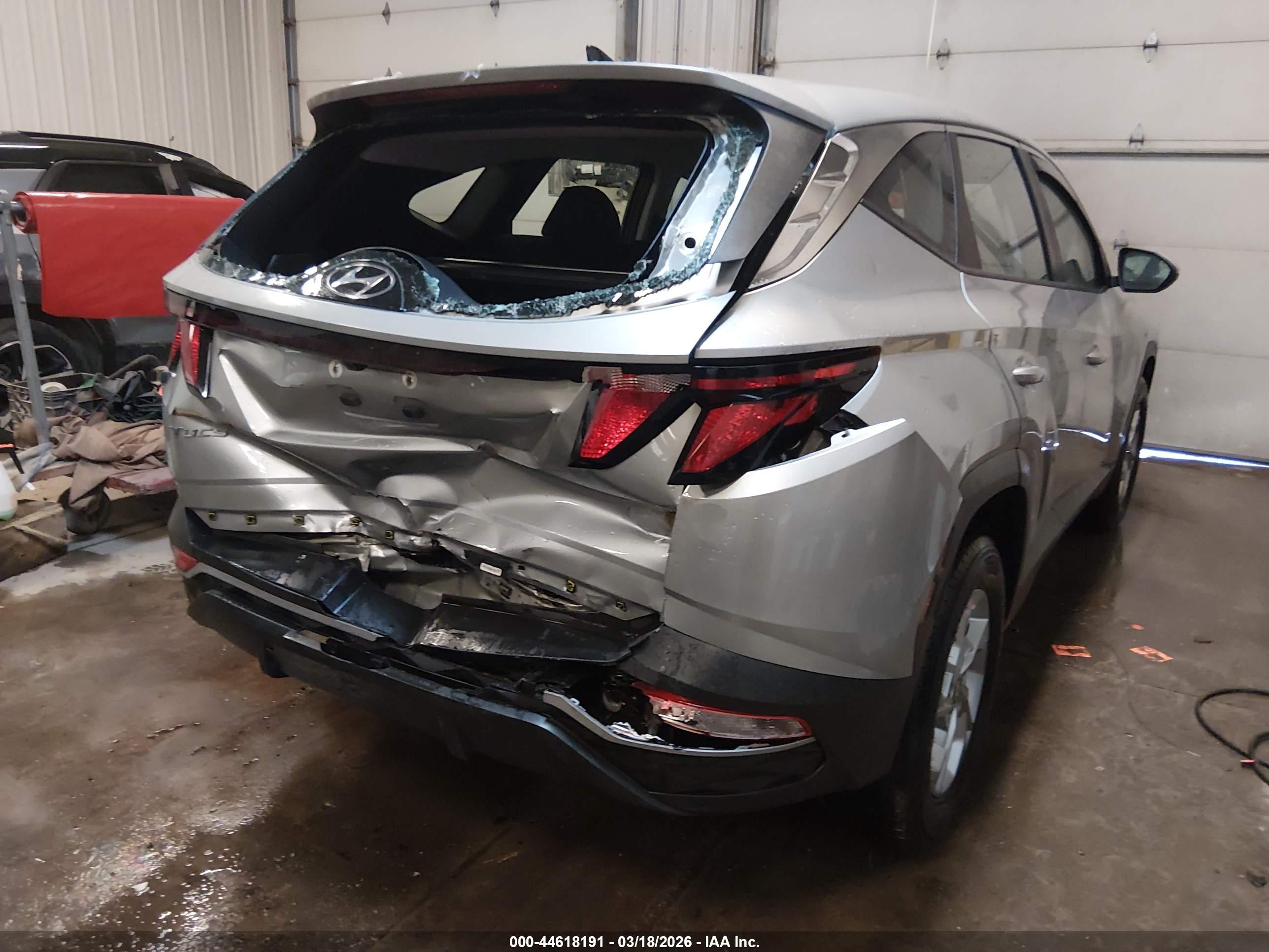 HYUNDAI TUCSON image 6