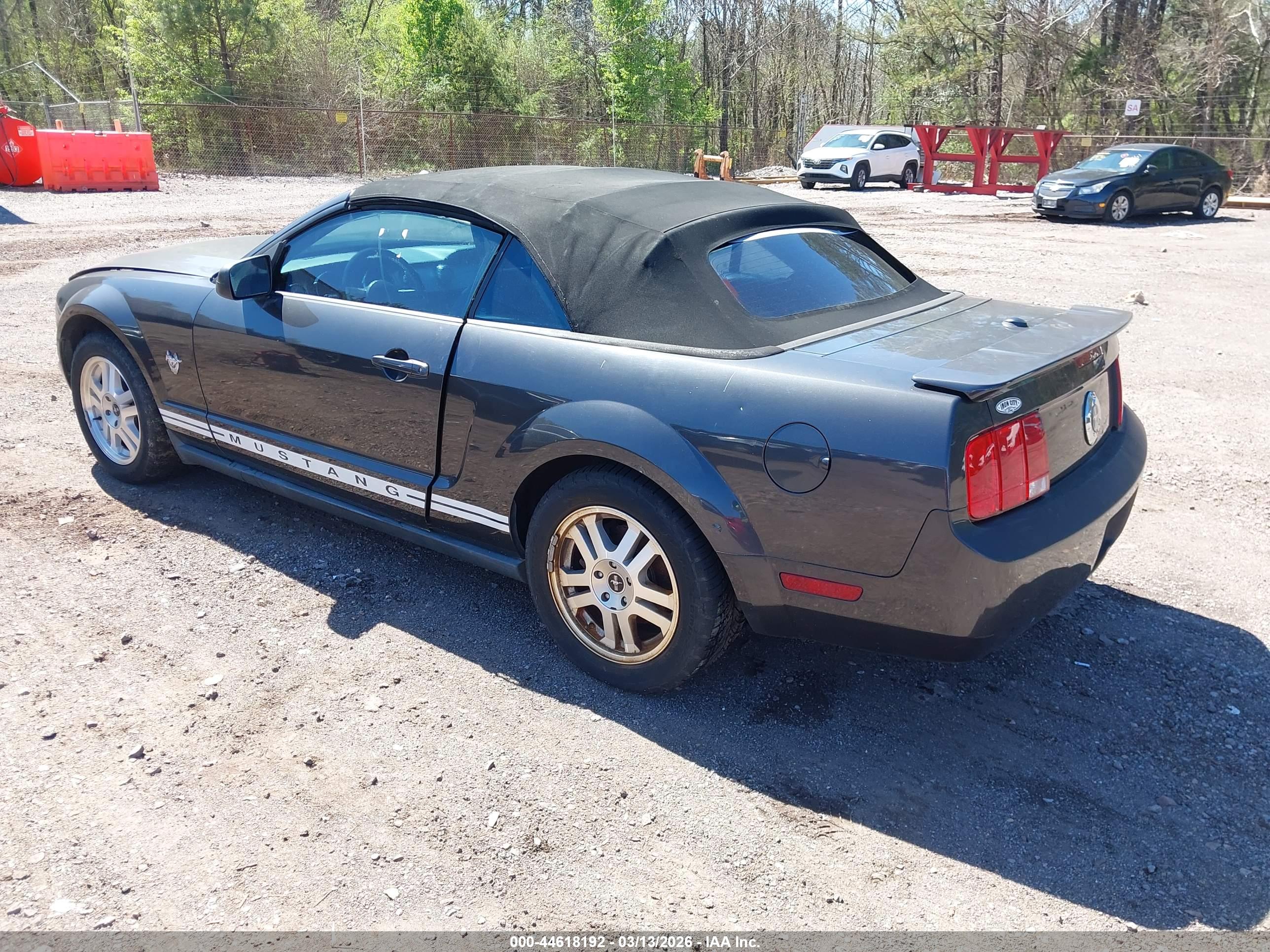FORD MUSTANG image 3