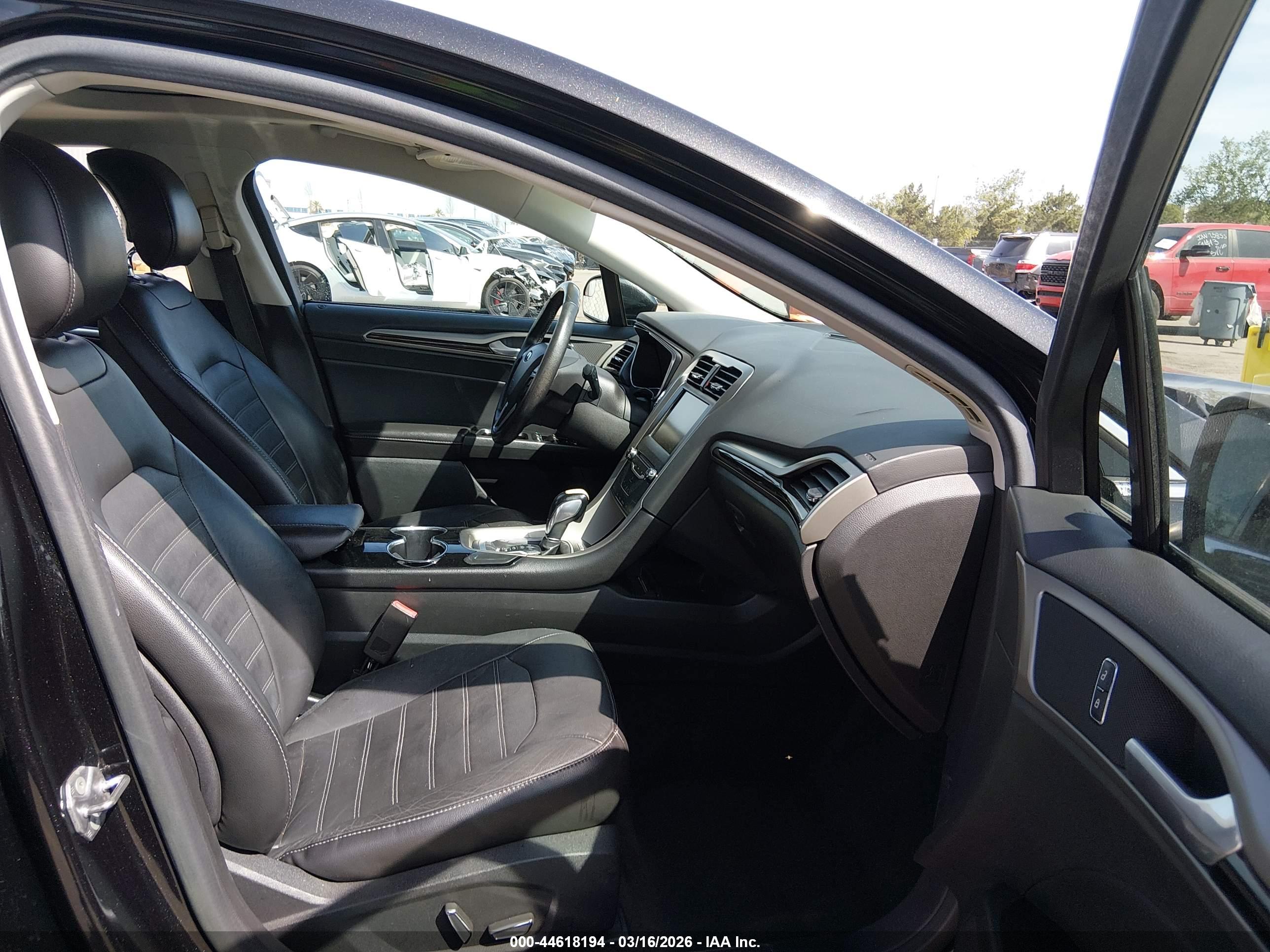 FORD FUSION image 5